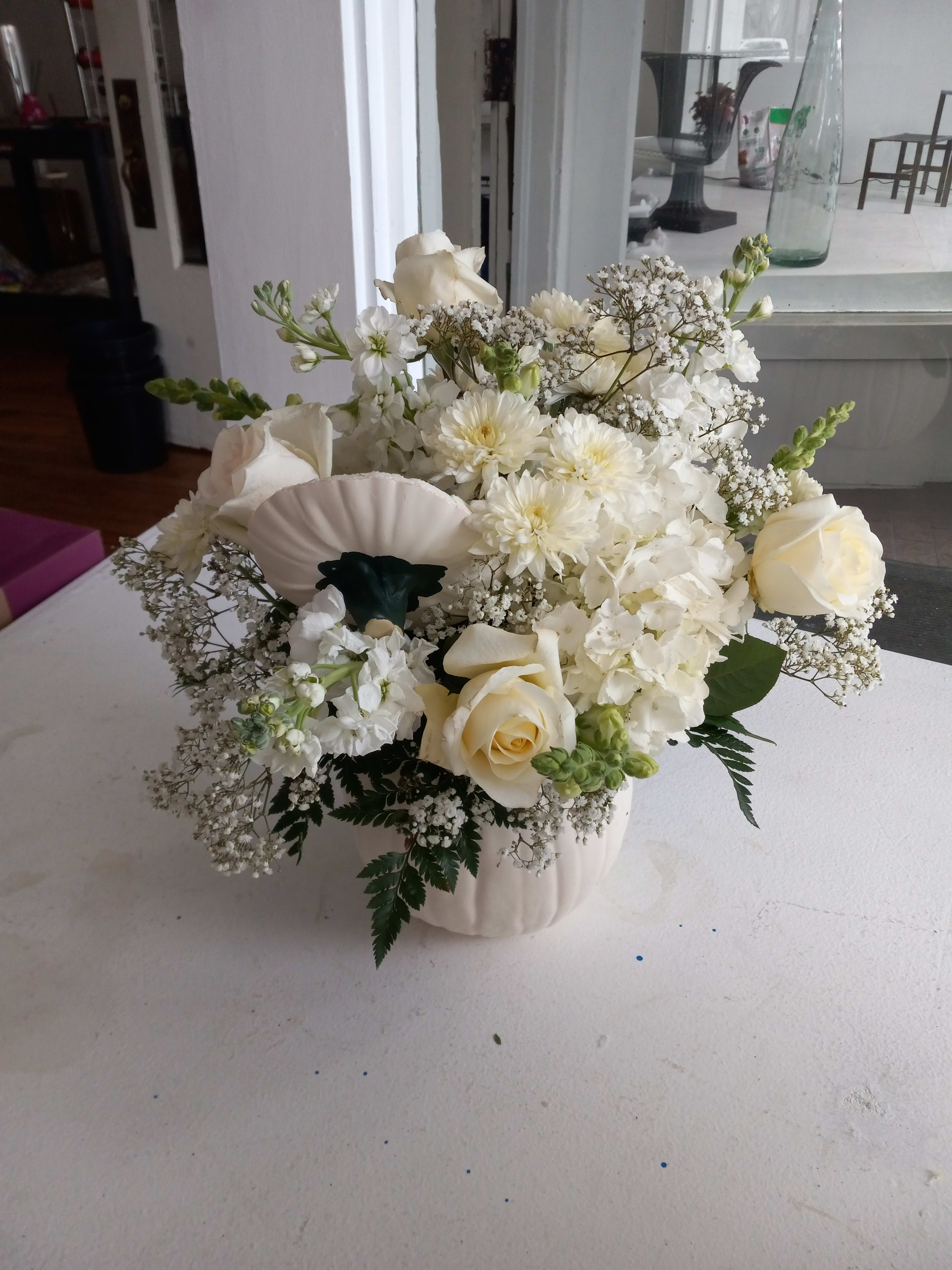 Snow white  - Beautiful puffy and all sparkly white large arrangement great for the floor or a table