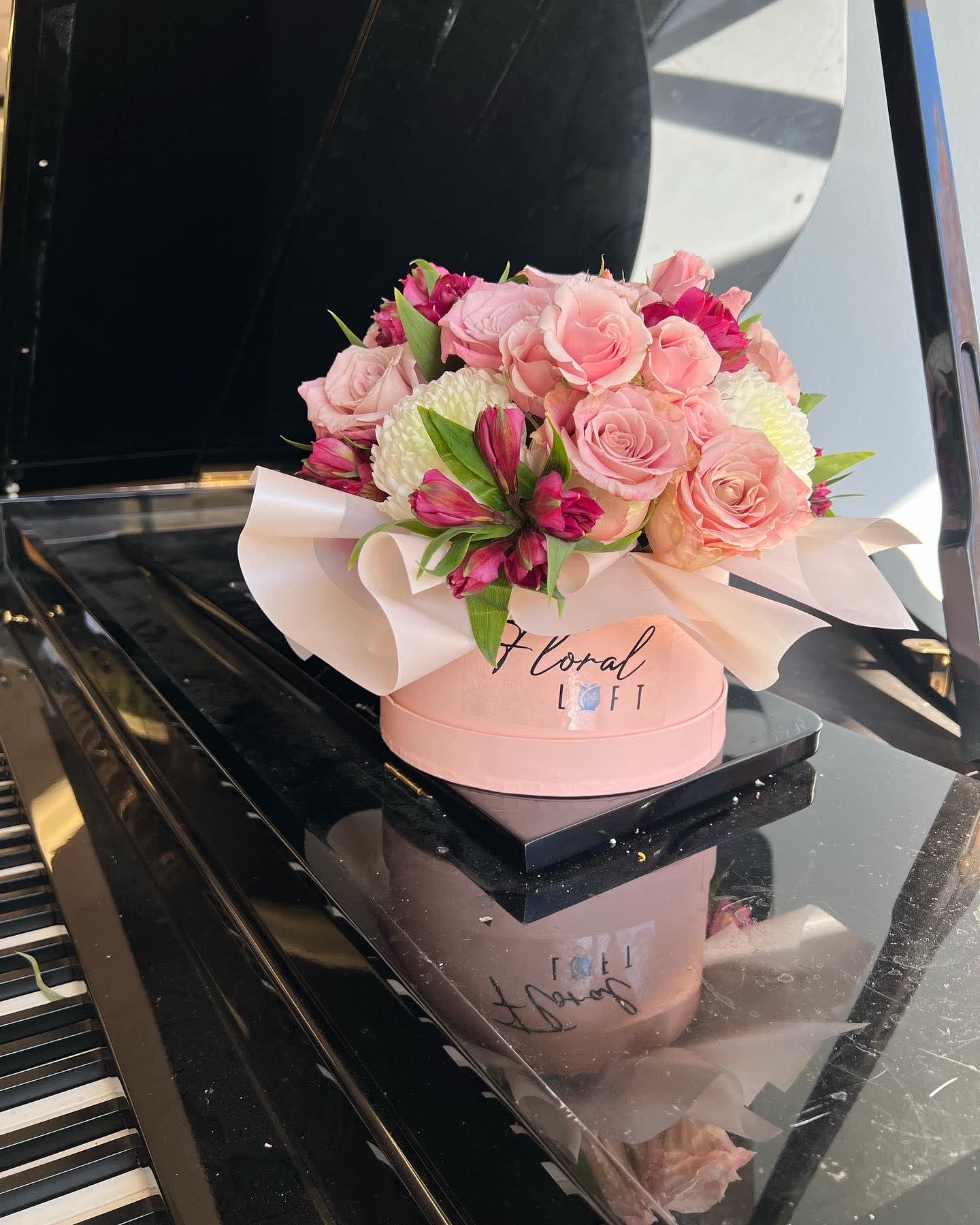 Everything Pink Everything Pink - Box of pint tone flowers