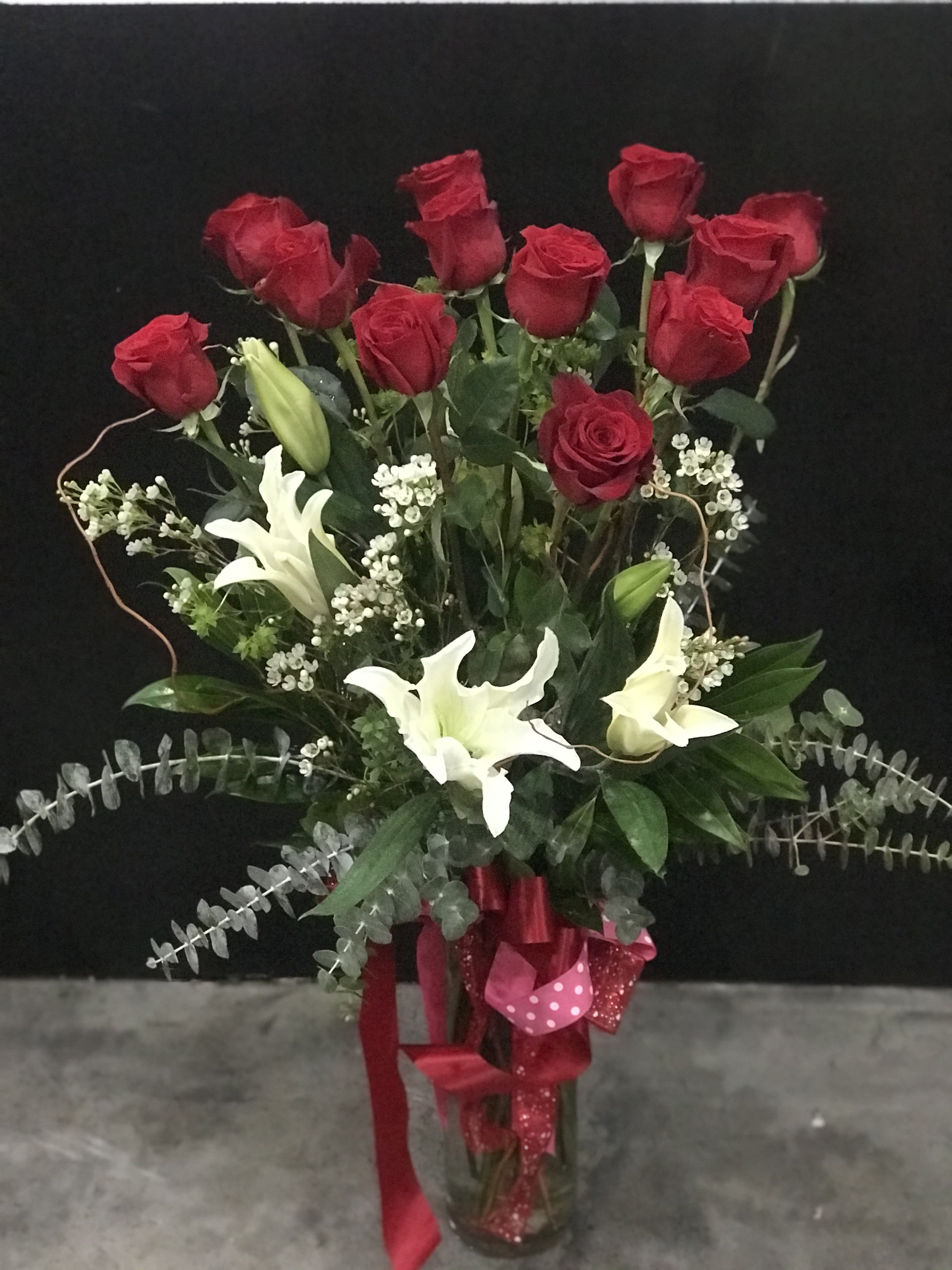 Medusa - dozen red roses with white lilies