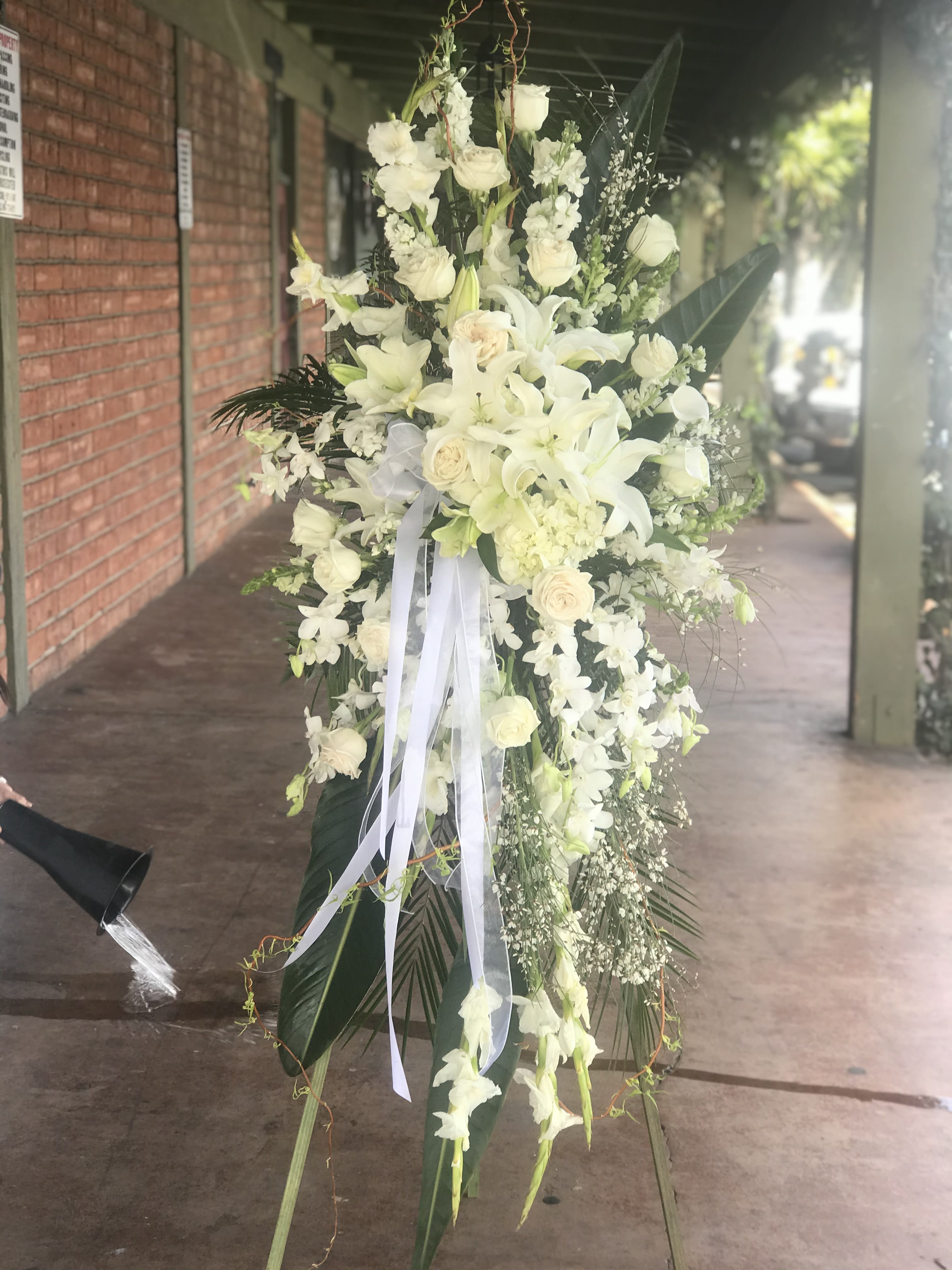 Faith - All white standing spray easel 