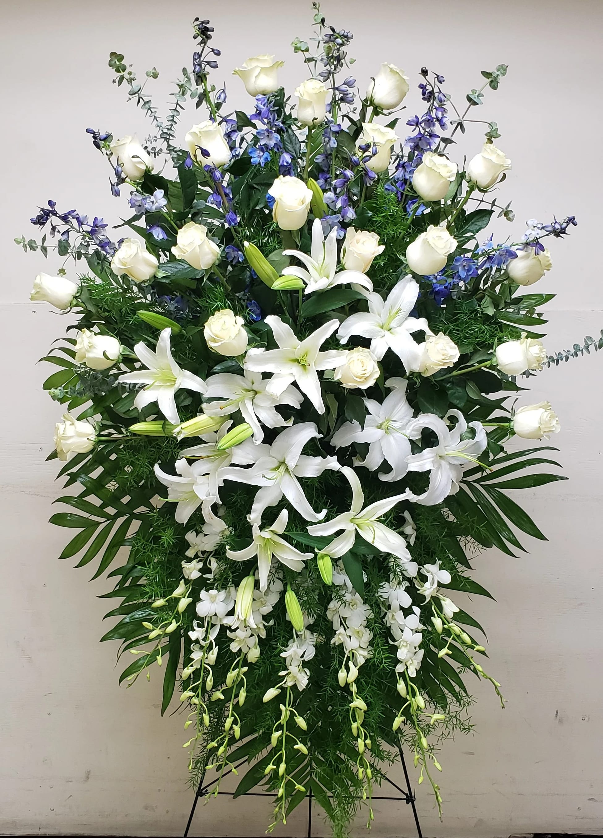 [TT-ANC134]:  CLEAR BLUE SKIES STANDING SPRAY - CLEAR BLUE SKIES STANDING SPRAY BY TWIN TOWERS FLORIST IN ARLINGTON, VA