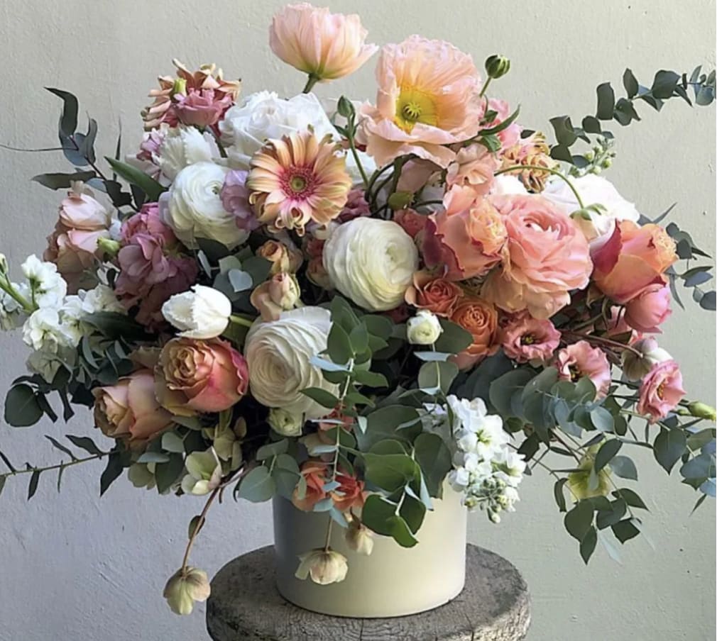 So Good - Enjoy each of the flowers that carefully pick by our super experience designer.  From color to flowers, from vase to green. You can feel the love and care and power in this arrangement. 