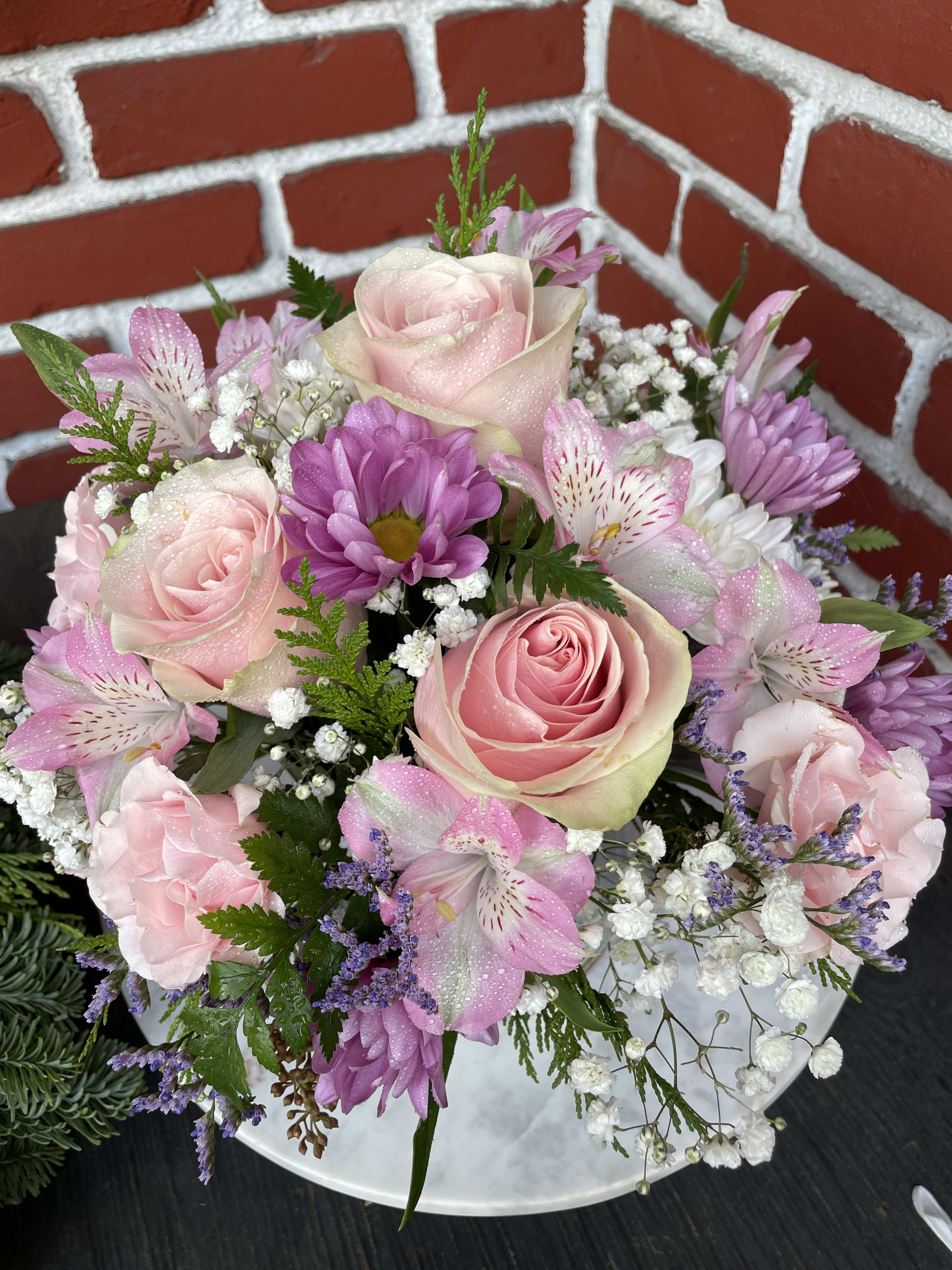 pink garden flowers basket - pink garden flowers basket Full of roses, Alstroemeria, carnations and more, this basket is artistically designed and arranged by Ginza florist. Perfect as a centerpiece for your dining room table on decor on a mantle, it'll freshen up any room or office. 