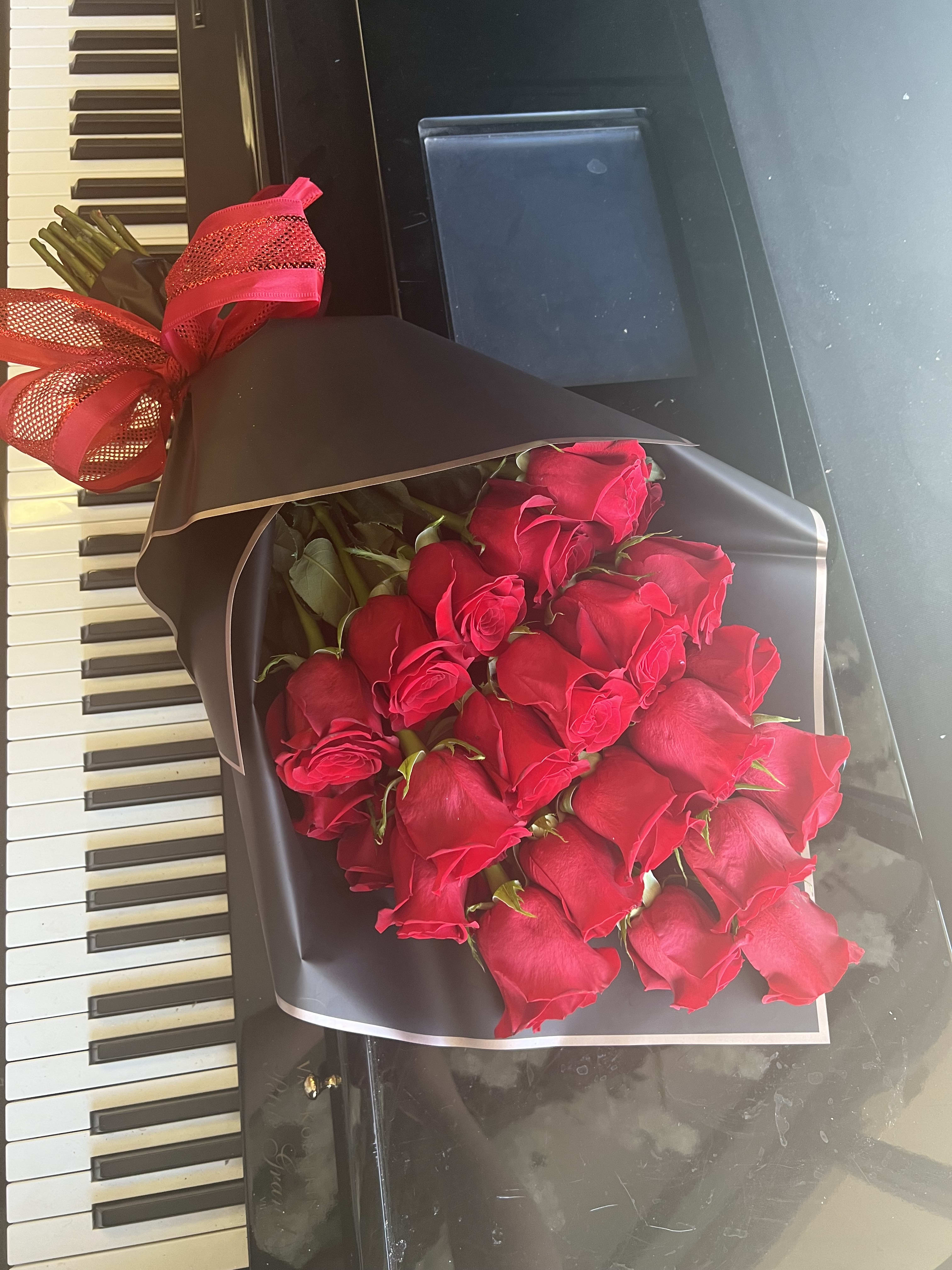 Staggered roses - red roses staggered 