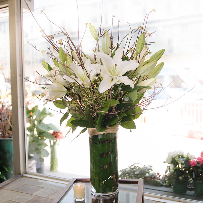 WHITE WEDDING WHITE WEDDING - VASE OF WHITE LILIES