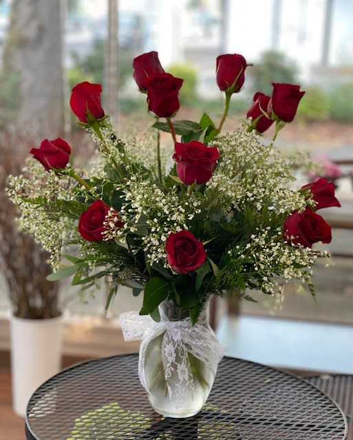 Classic dozen - 12 red roses with babies breath in a clear vase! Classic