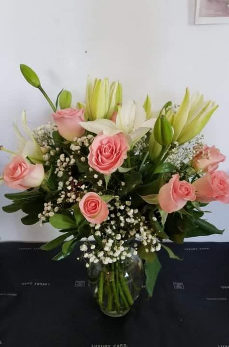 Pinkgrils - Pink Light Mundial Rose's With Asiatic Lilies and Clear Vase