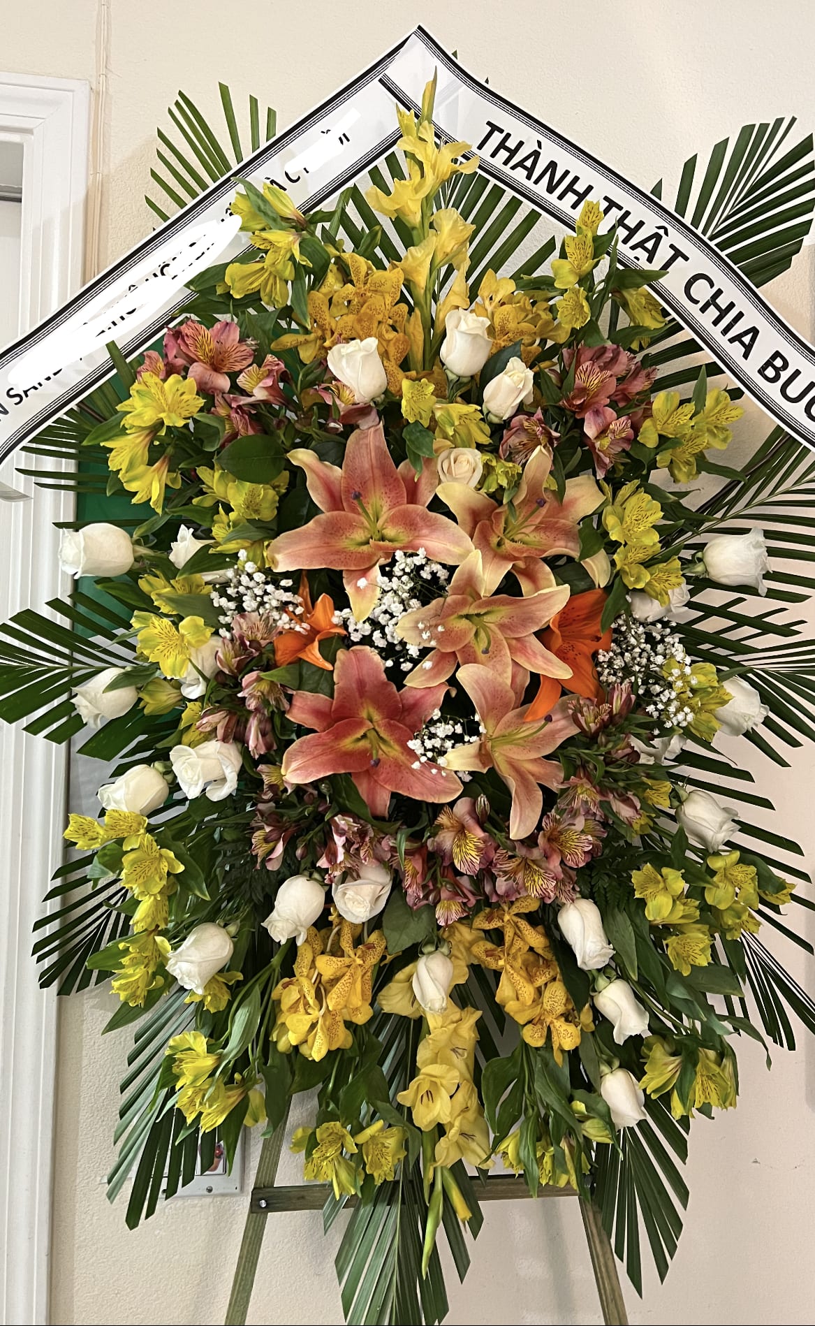 LF8 - Roses, Lillies &amp; Alstroemeria