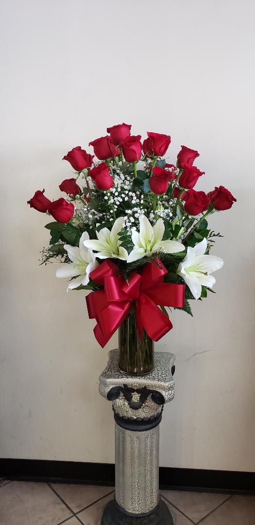 ROSES AND LILIES ROSES AND LILIES - 18ROSES AND 4LILIES