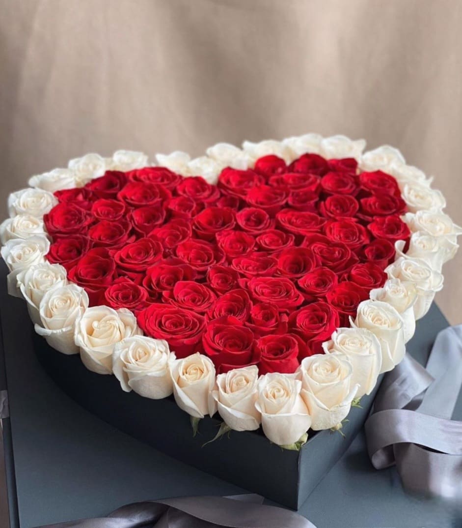 Provocation of Love - Flowers in a box is a romantic gift for any celebration. Such a gift will help to express your admiration, care, love and other tender feelings, as well as to show maximum attention. Your beloved will be incredibly happy if she is presented with such a luxurious bouquet