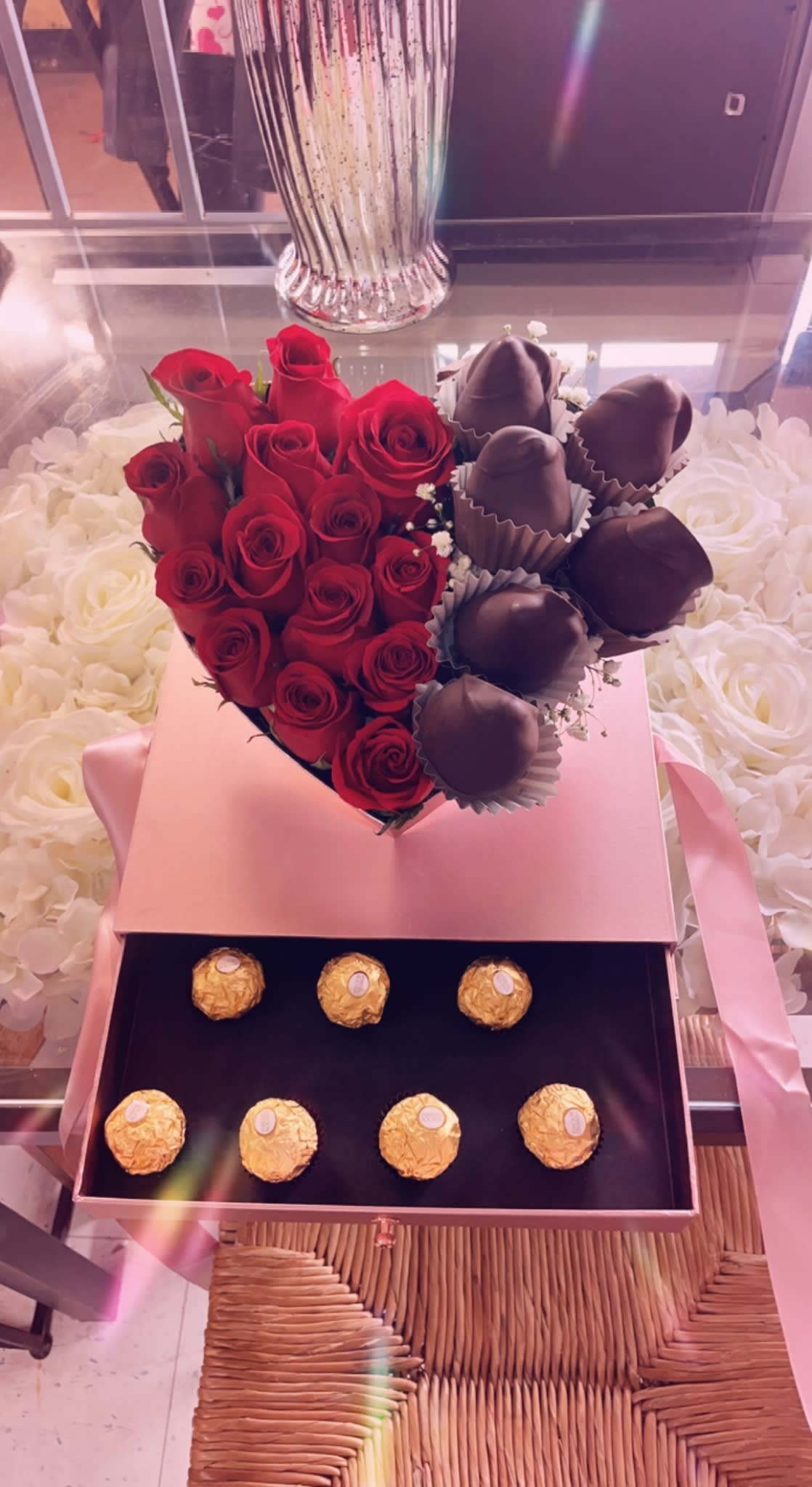 Estuche Love box   Estuche Love box   - The Estuche box is a beautiful pink bronze color with roses, strawberries and Ferrero Chocolates  This Keepsake box can be reused for jewelry or to treasure items from your love ones.