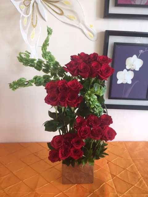 Roses Stairs Roses Stairs - luxury arrangement with red roses and bells of Ireland y a cube silver vase