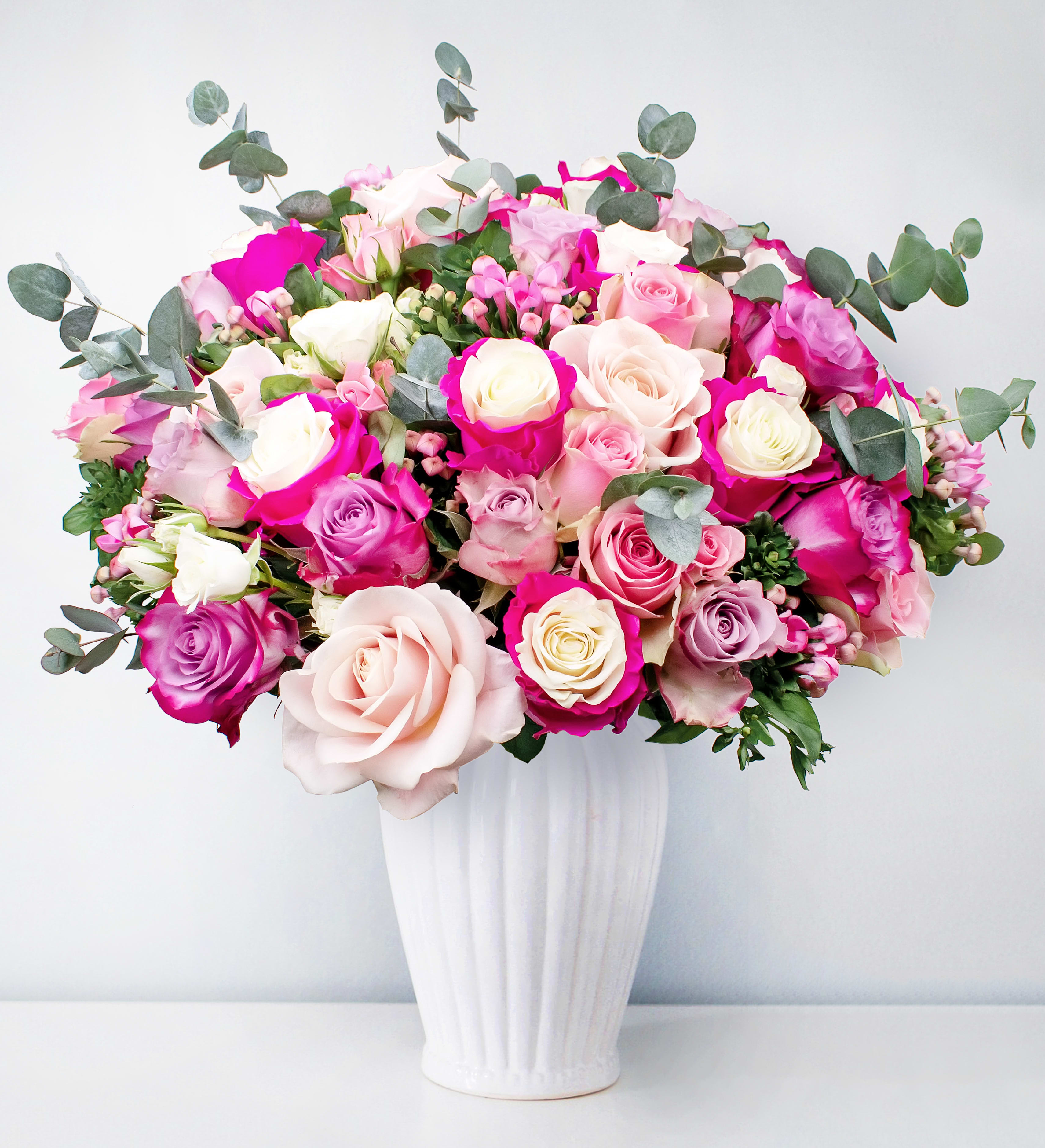 glamour bouque glamour bouque - Our Regal bouquet is a spectacular arrangement of sweet avalanche, Rhodos Cerise, Memory lane and deep water roses accented with delightful dashes of bouvardia.