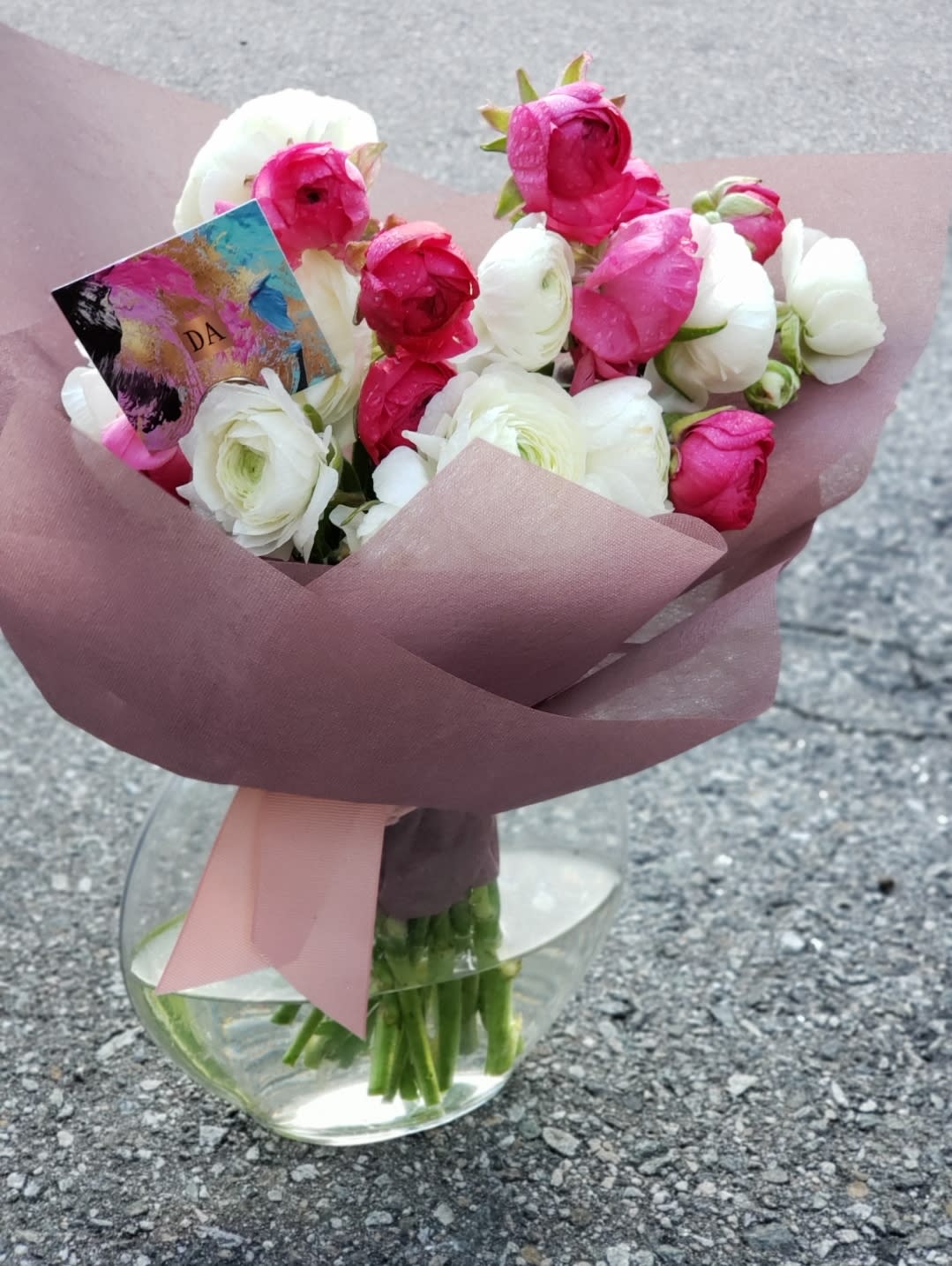 QUEEN PINK - This modern and elegant arrangements is meant to inpire and bring joy to loved