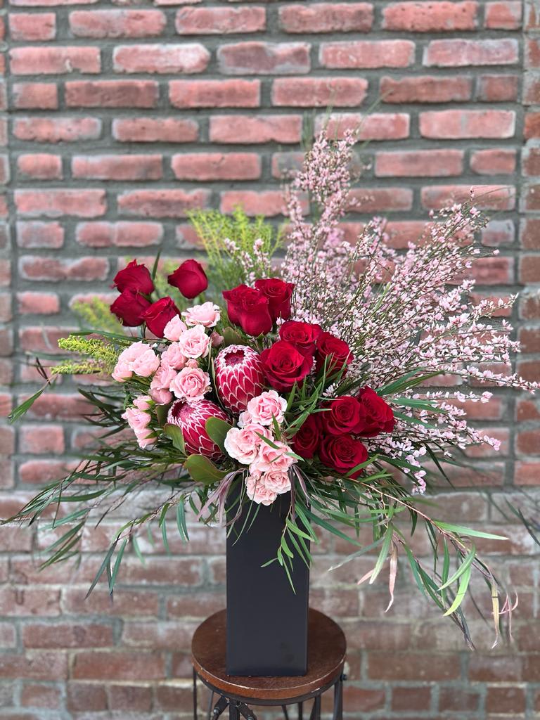 Moody love Moody love - roses, ginestra,protea,spray roses ,mixed greens