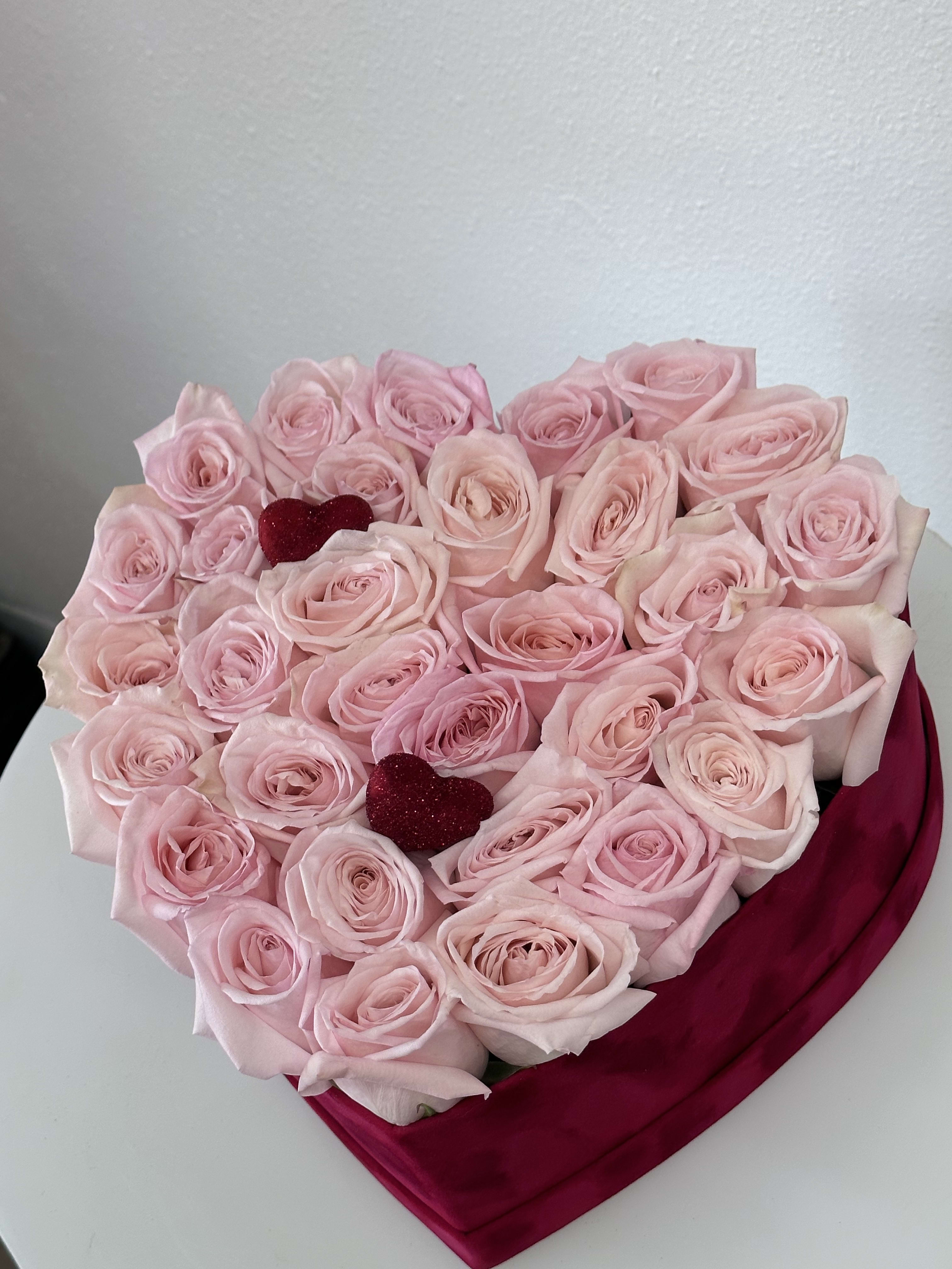 Divine lady  - Classic heart box designed with roses. 