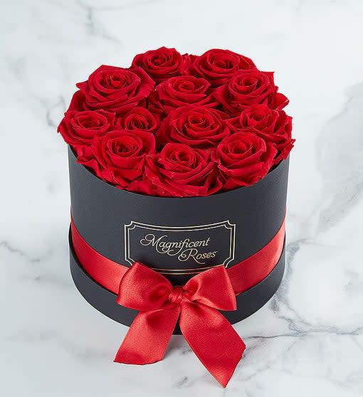 Hat box of roses - order and send for 198 $ with same day delivery -  MyGlobalFlowers