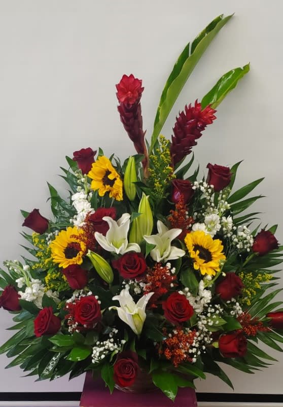 GARDEN BASKET GARDEN BASKET - BEAUTIFUL BASKET WITH RED ROSES AND MIX FLOWERS