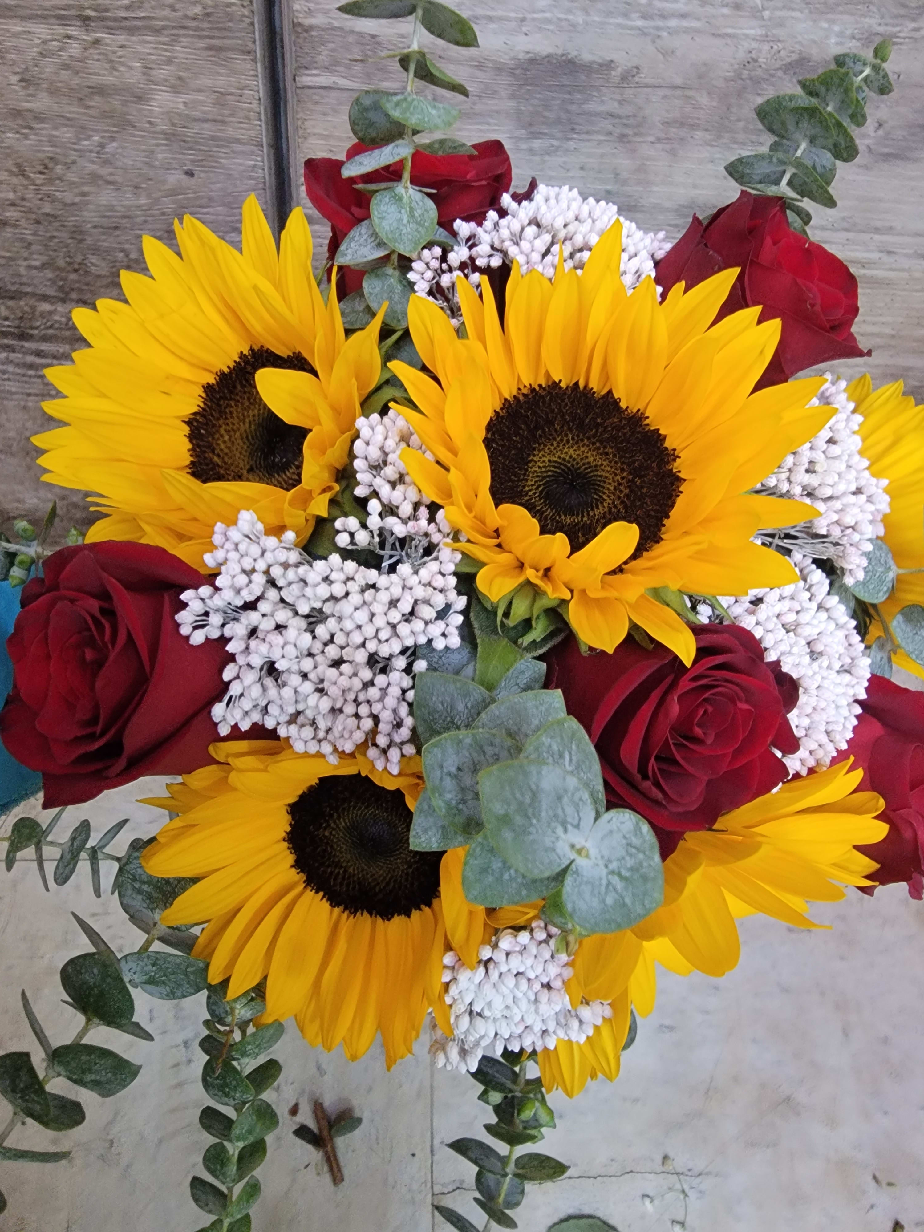 Roses and sunflower by Flowers4You