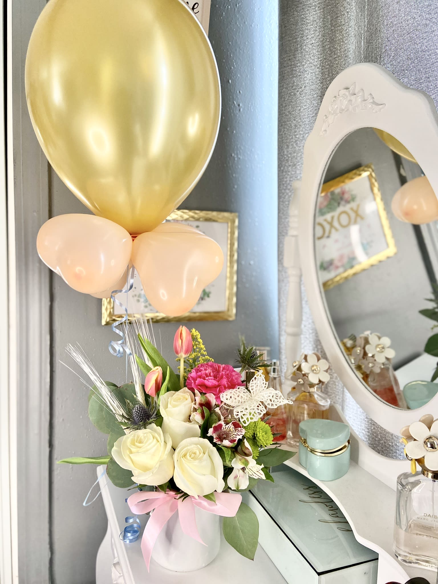 Candy hearts  - Floral mix with helium balloons 