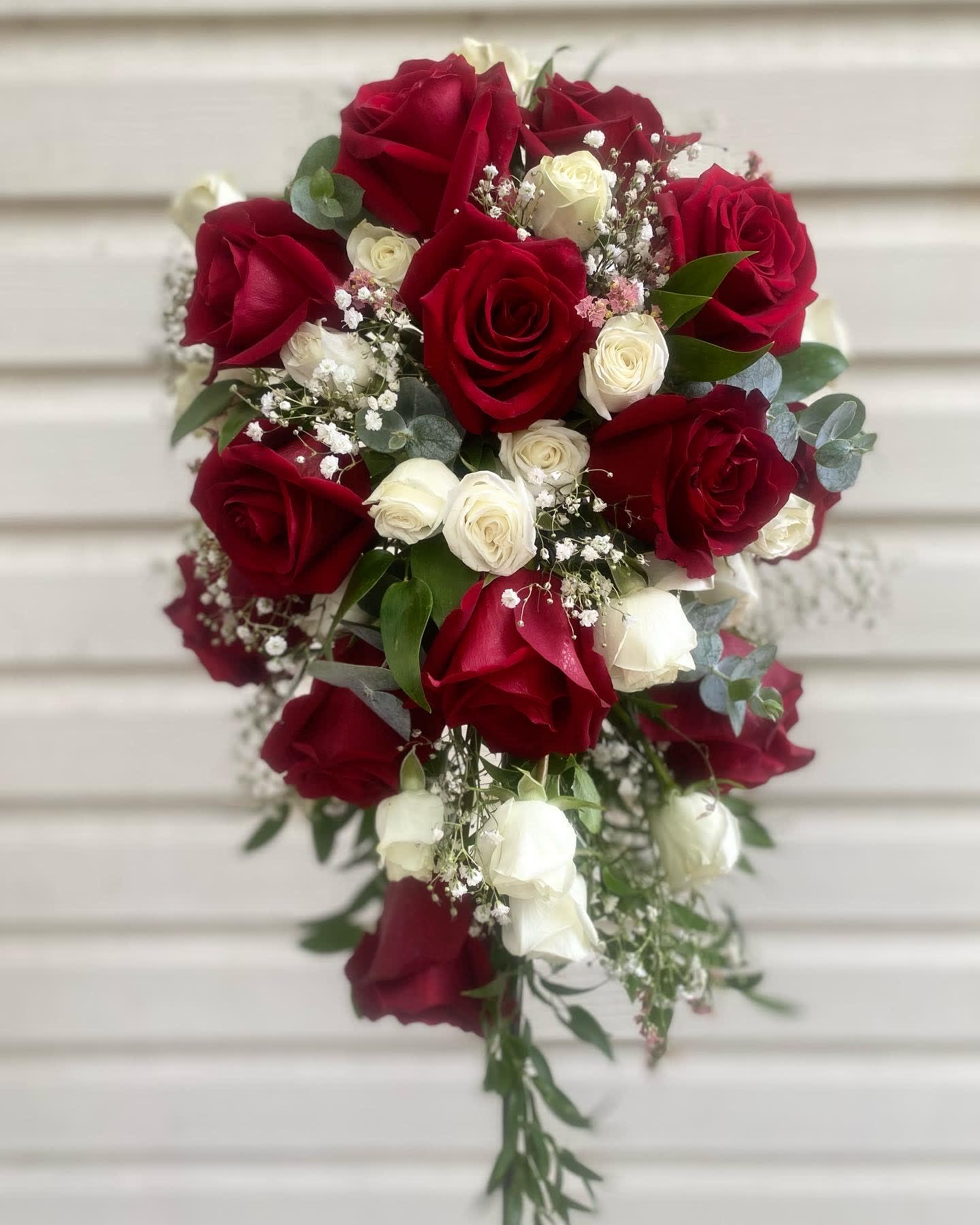 Red rose on sale wedding bouquet