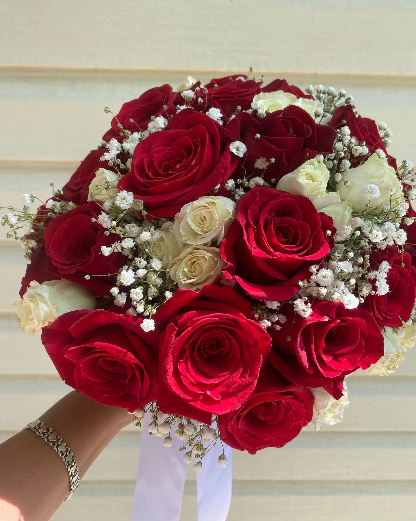 Red rose wedding bouquet 60 photos - Vianawedding.com