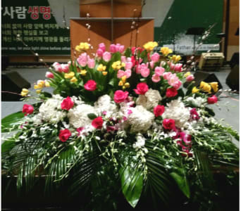  PODIUM ARRANGEMENT 97 [TTPOD97] - PODIUM ARRANGEMENT 97 BY TWIN TOWERS FLORIST      As Shown : TTPOD97 