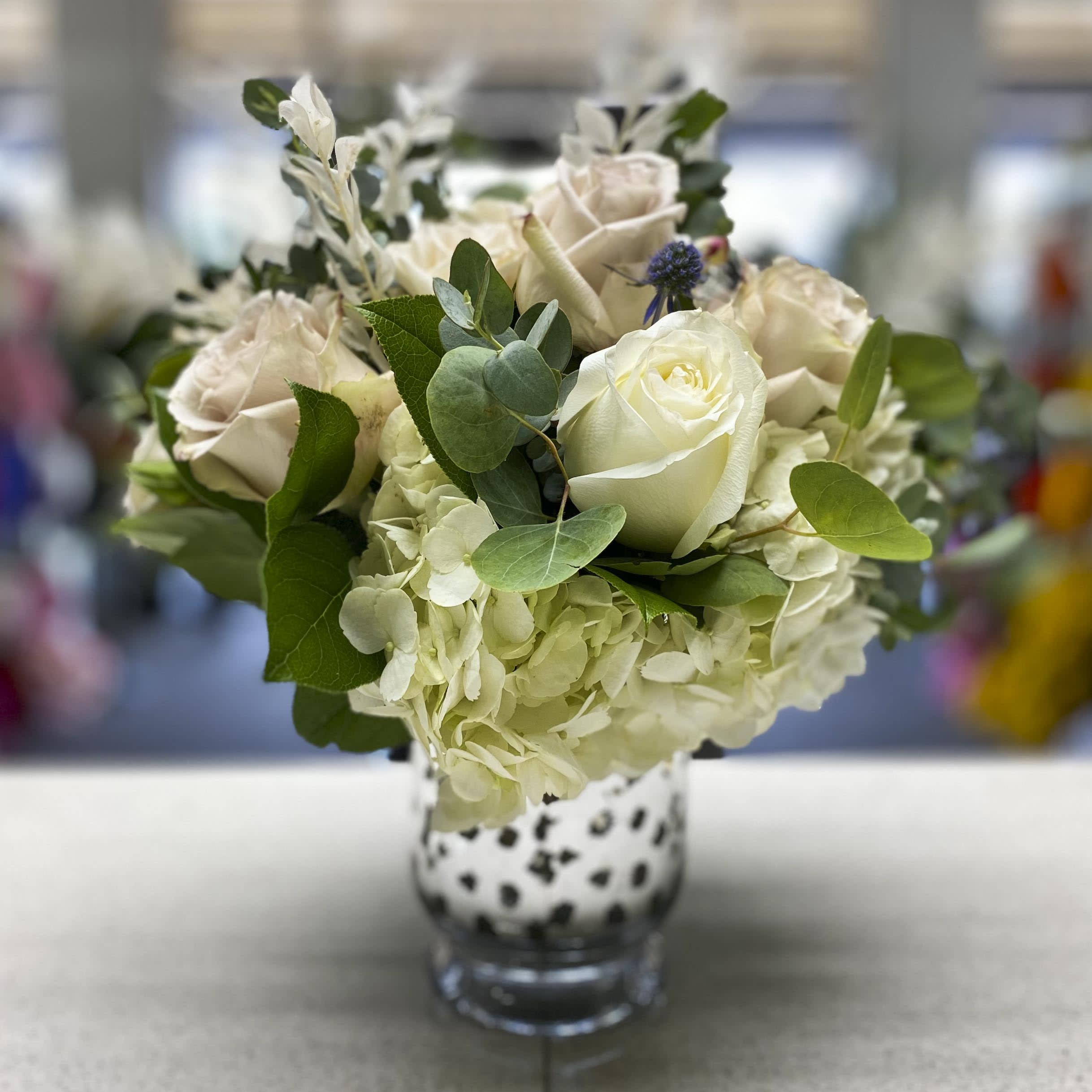 MERCURY LOVE - This beautiful arrangement come with roses,thistle,hydrangea &amp; other seasonal flowers and greenery!!