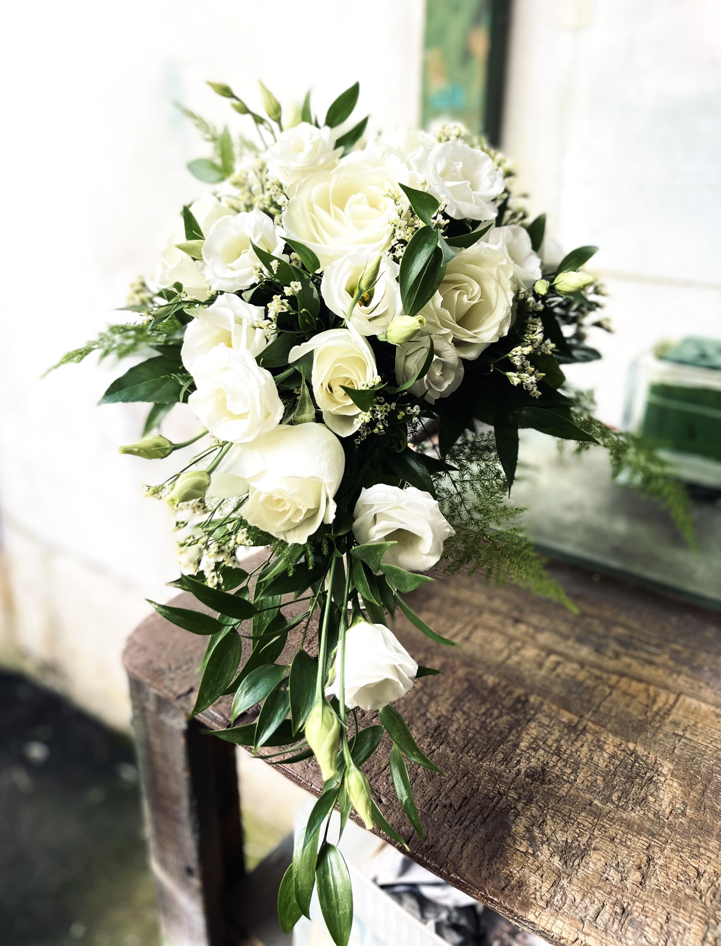 Simple rose bridal bouquet discount
