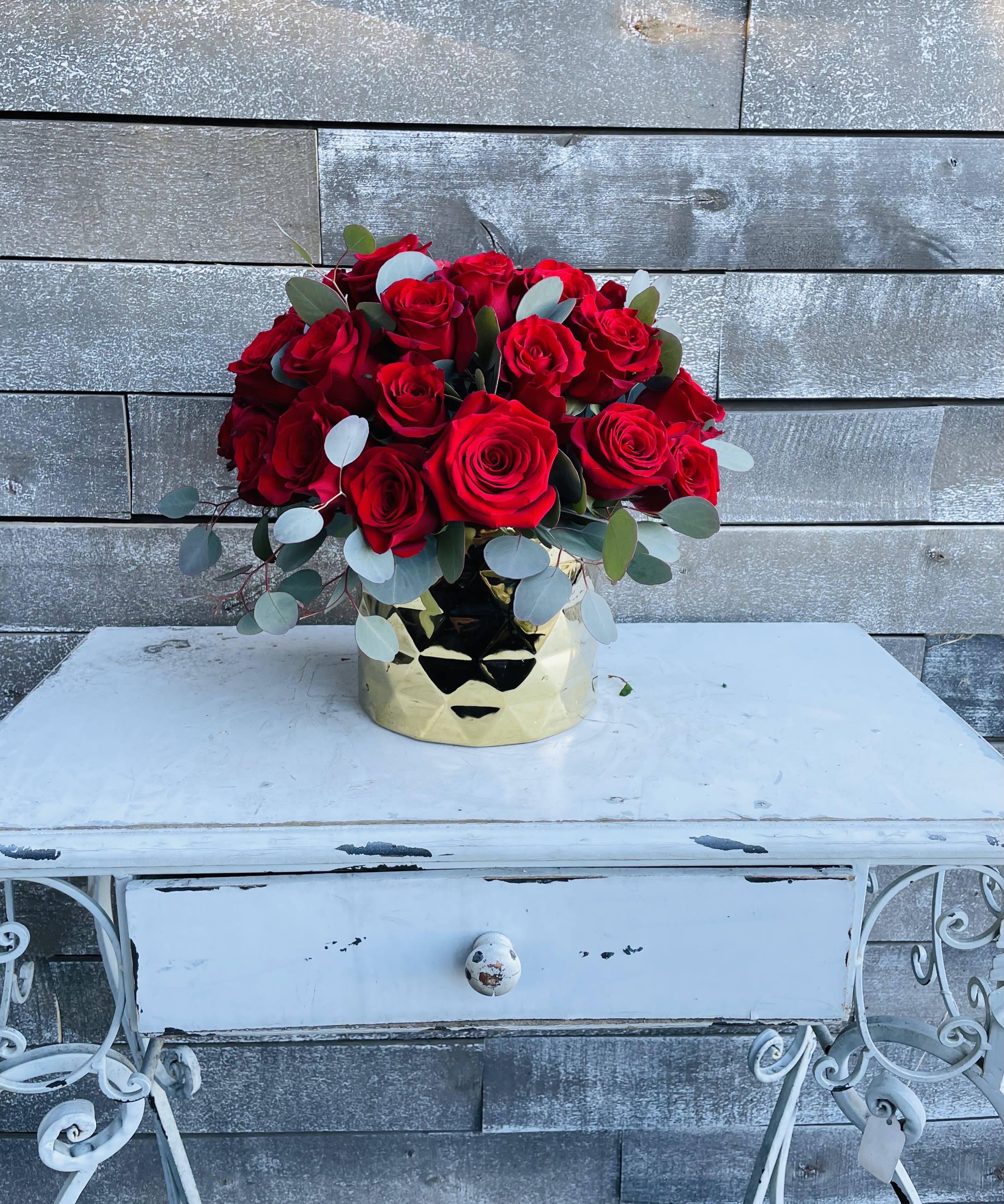 Gold 24 red rose pave - 24 gorgeous red roses with seeded eucalyptus in a modern gold 6x6 cylinder. Pure elegance 