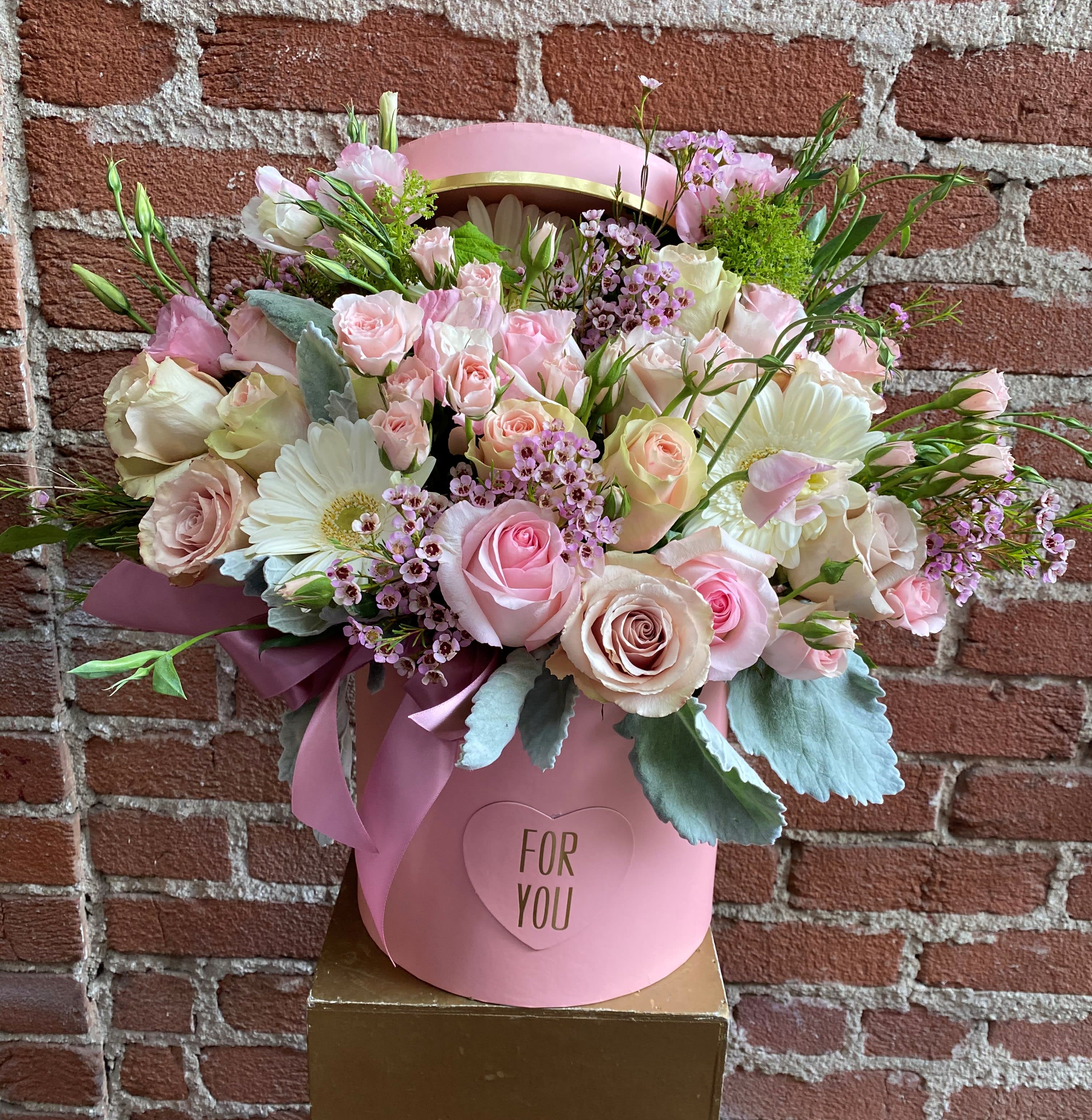 Cher -  Burbank Florist - This beautiful arrangement is designed to deliver happiness to a loved ones day. Filled with beautiful flowers and customized to perfection, this arrangement is a showstopper! If you want to turn heads then this is the arrangement for you! 