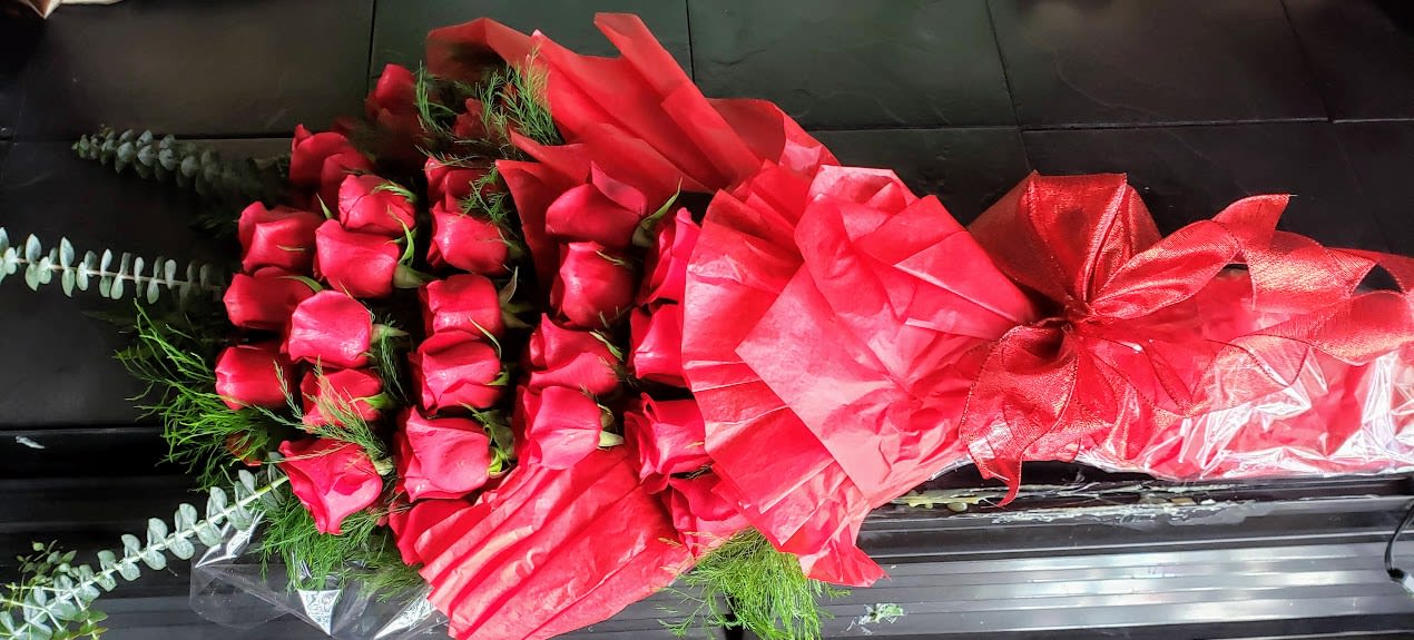 18 Long Stemmed Roses Wrapped in Las Vegas, NV | Rose Shack Fine Florist &  Flower Delivery