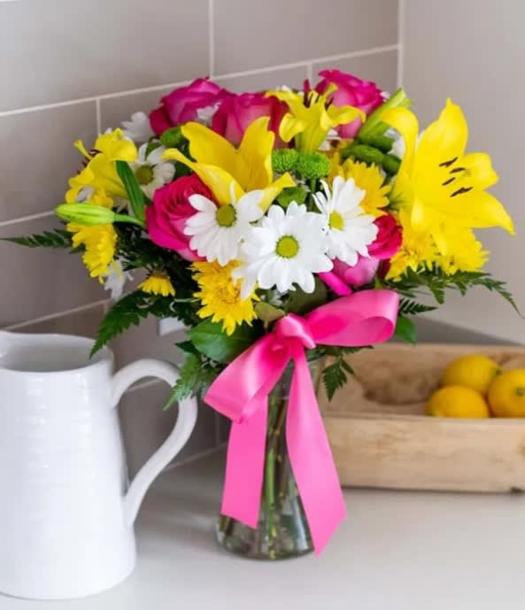 Sunny #N08 - Make today a sunny one with this vibrant flower arrangement. The sunny and bright bouquet. To send for Every Special Moment this summer delivered 