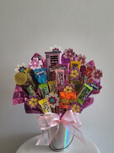 DULCE CANDY BOUQUET BY XOCHITL FLOWERS EP - VERY NICE DESIGNED CANDIES DECORATED WITH FLOWERS