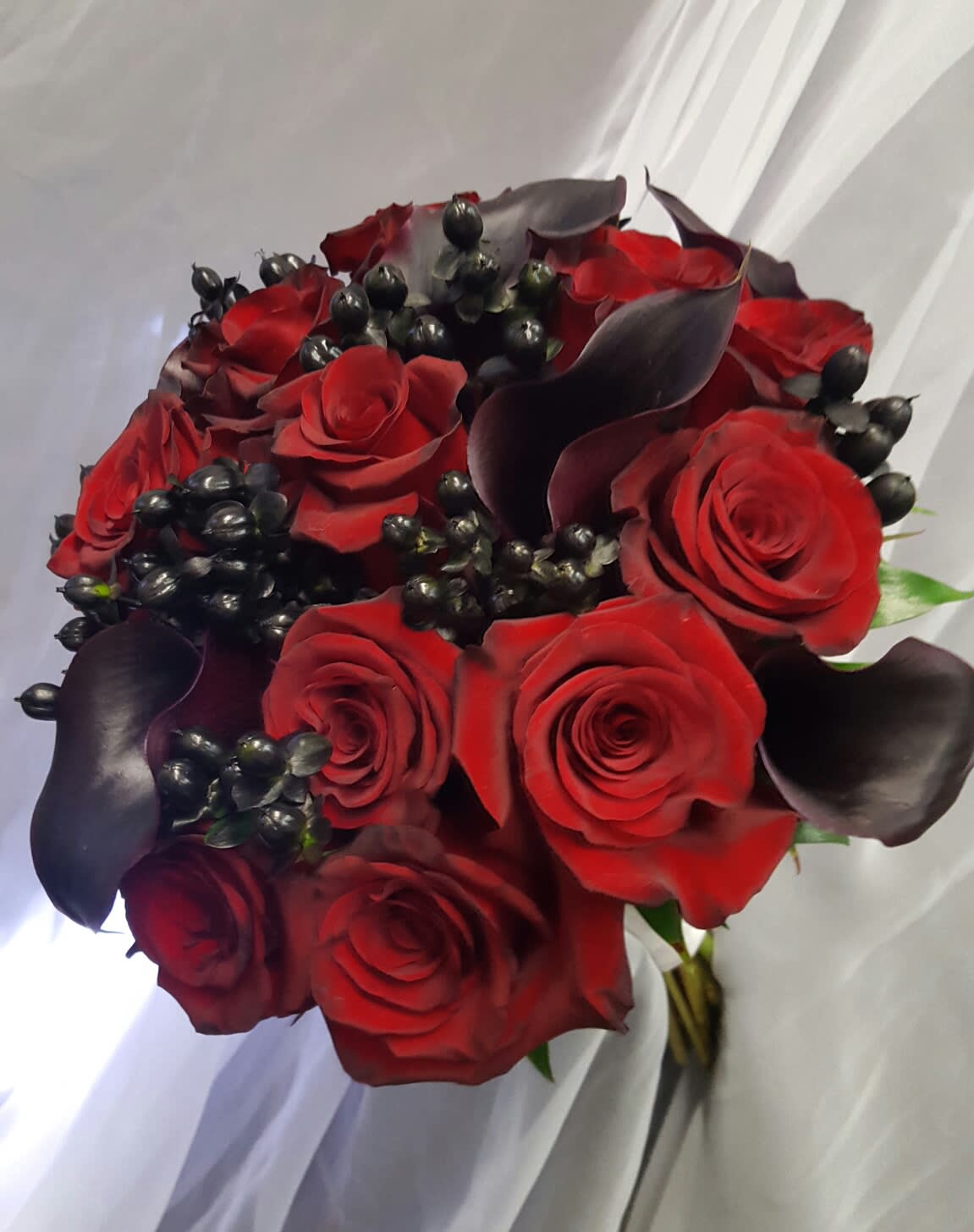 9&quot; BACCARA ROSE CLUTCH - BACCARA ROSES, EGGPLANT MINI CALAILLY, TINTED BLACK HYPERICUM, RUSKUS