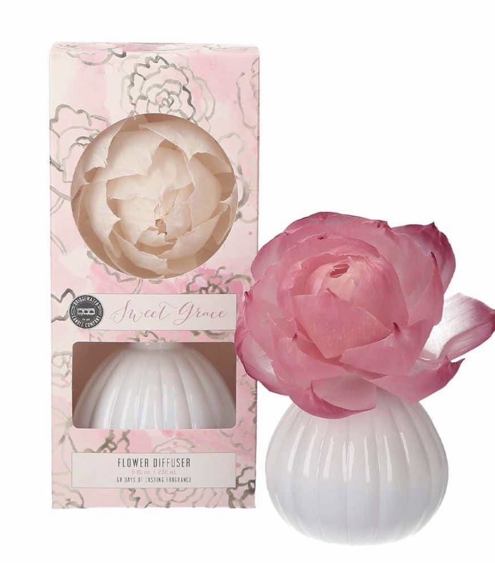 Sweet Grace Diffuser Sweet Grace Diffuser - Sweet Grace is in season all year long with the Sweet Grace Flower Diffuser! Simply extend the stem of the flower fully and place it in the white glass diffuser, and you can enjoy the fragrance of Sweet Grace as well as the beauty of the flower as it turns pink and blooms over the course of 60 days. - Fragrances up to 60 days