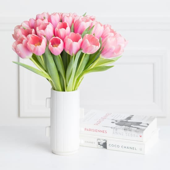 Danielle - Tulips hold a special place in our heart! These lollipop pink tulips have bright yellow stamens and classic sloping stems. Don’t forget to watch them closely: cut tulips will continue to grow up to an inch every day!