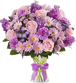 Pink and lavender flowers on clear vase Pink and lavender flowers on clear vase - Pink and lavender flowers