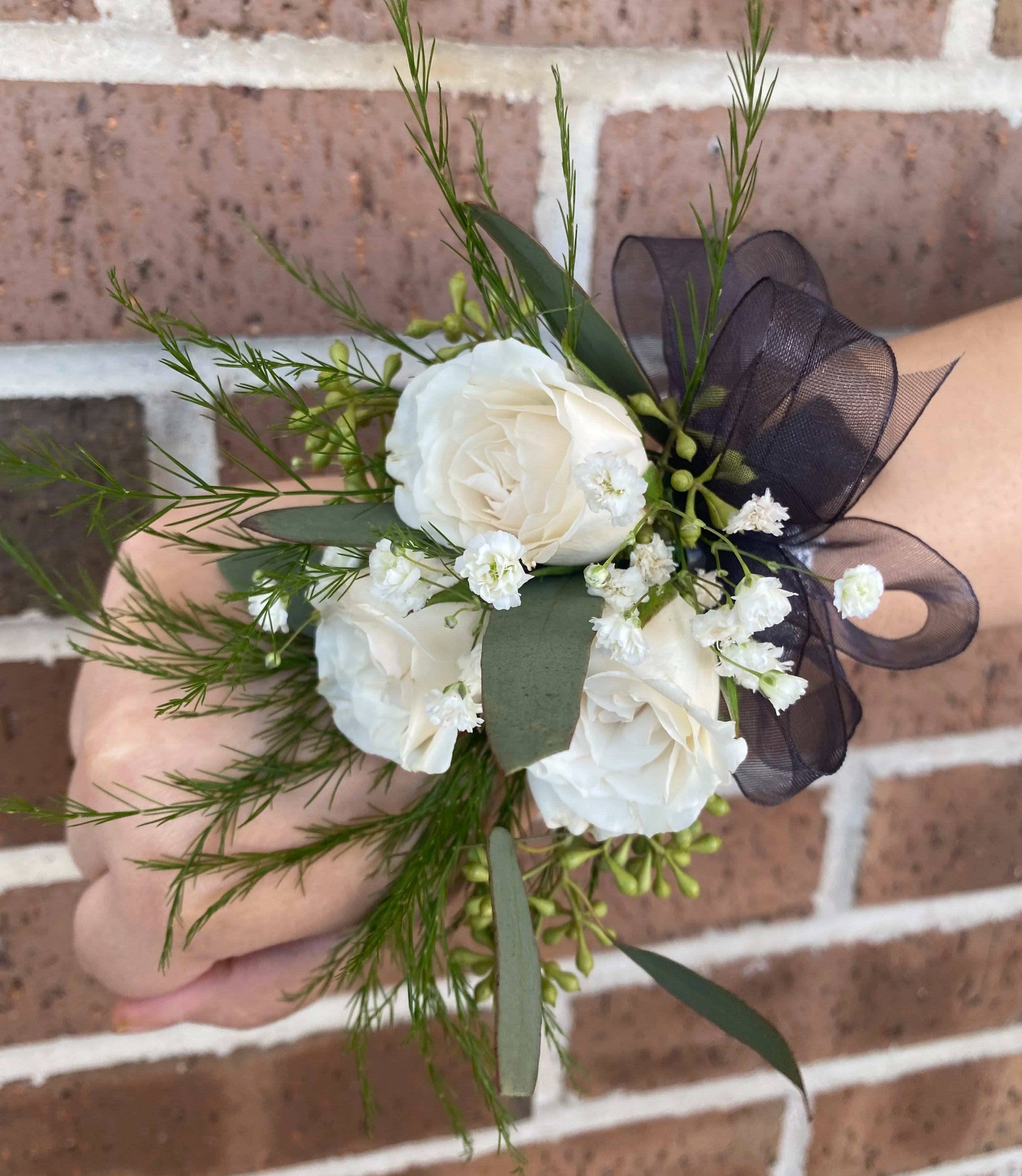 boog diagonaal soort 3 Mini Rose Wrist Corsage in Grand Prairie, TX | Vivid Flowers