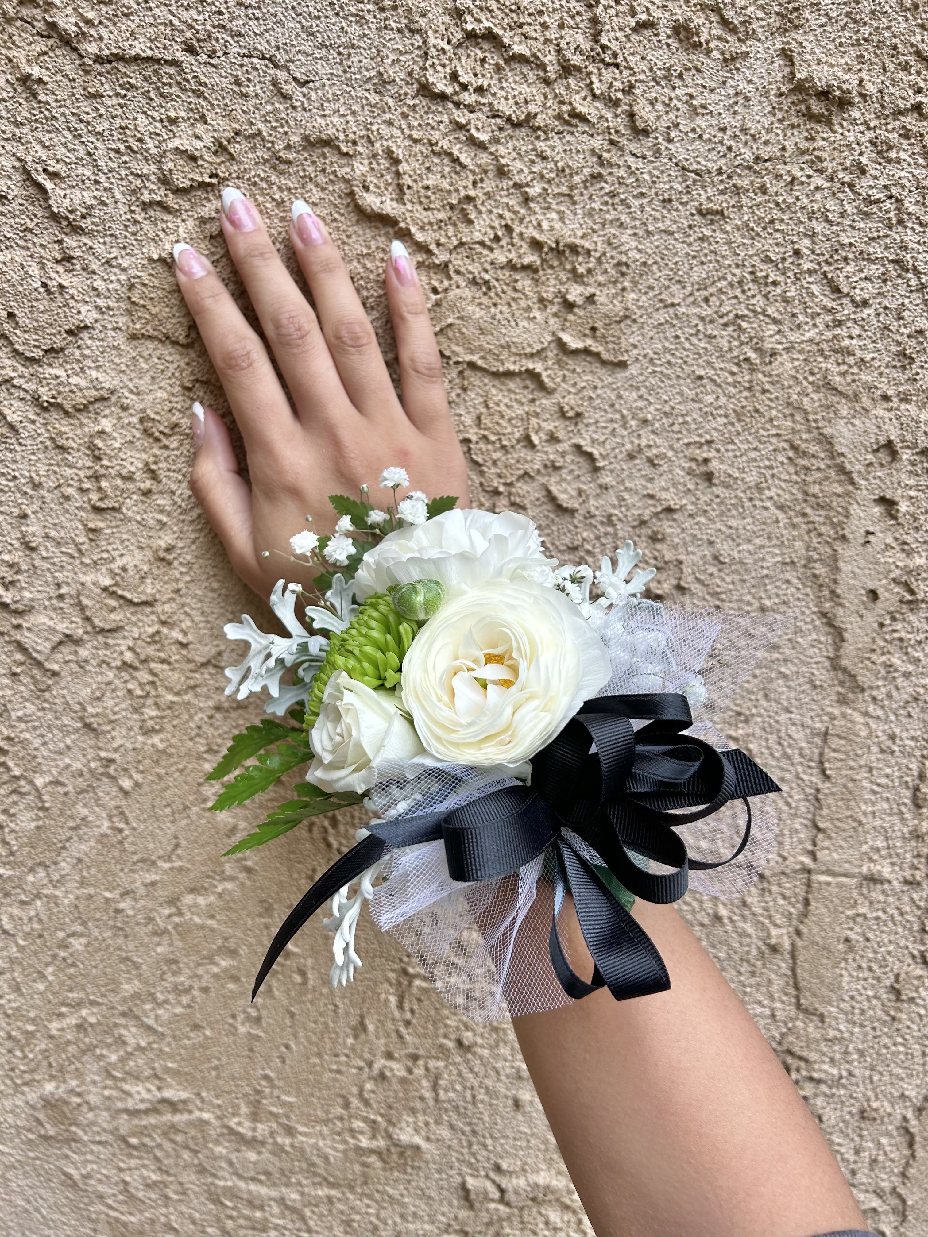 Wrist Corsage 4 - Wrist corsage with white flowers and accents. CUSTOMER CAN CHOOSE ANY COLOR STANDARD: WRIST CORSAGE DELUXE: WRIST CORSAGE + BOUTONNIERE