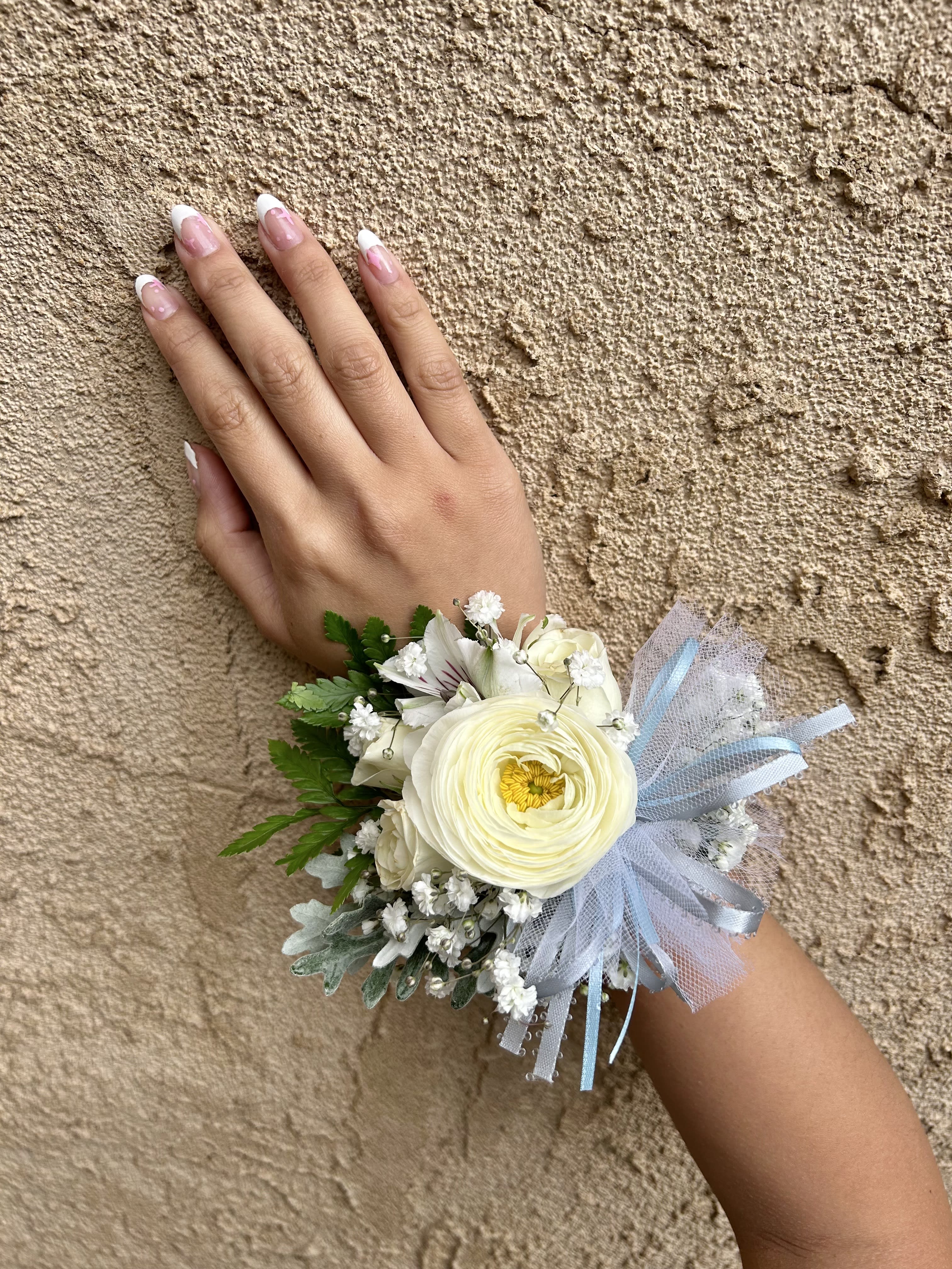 Wrist Corsage 12 - Wrist corsage with white flowers and accents. CUSTOMER CAN CHOOSE ANY COLOR STANDARD: WRIST CORSAGE DELUXE: WRIST CORSAGE + BOUTONNIERE