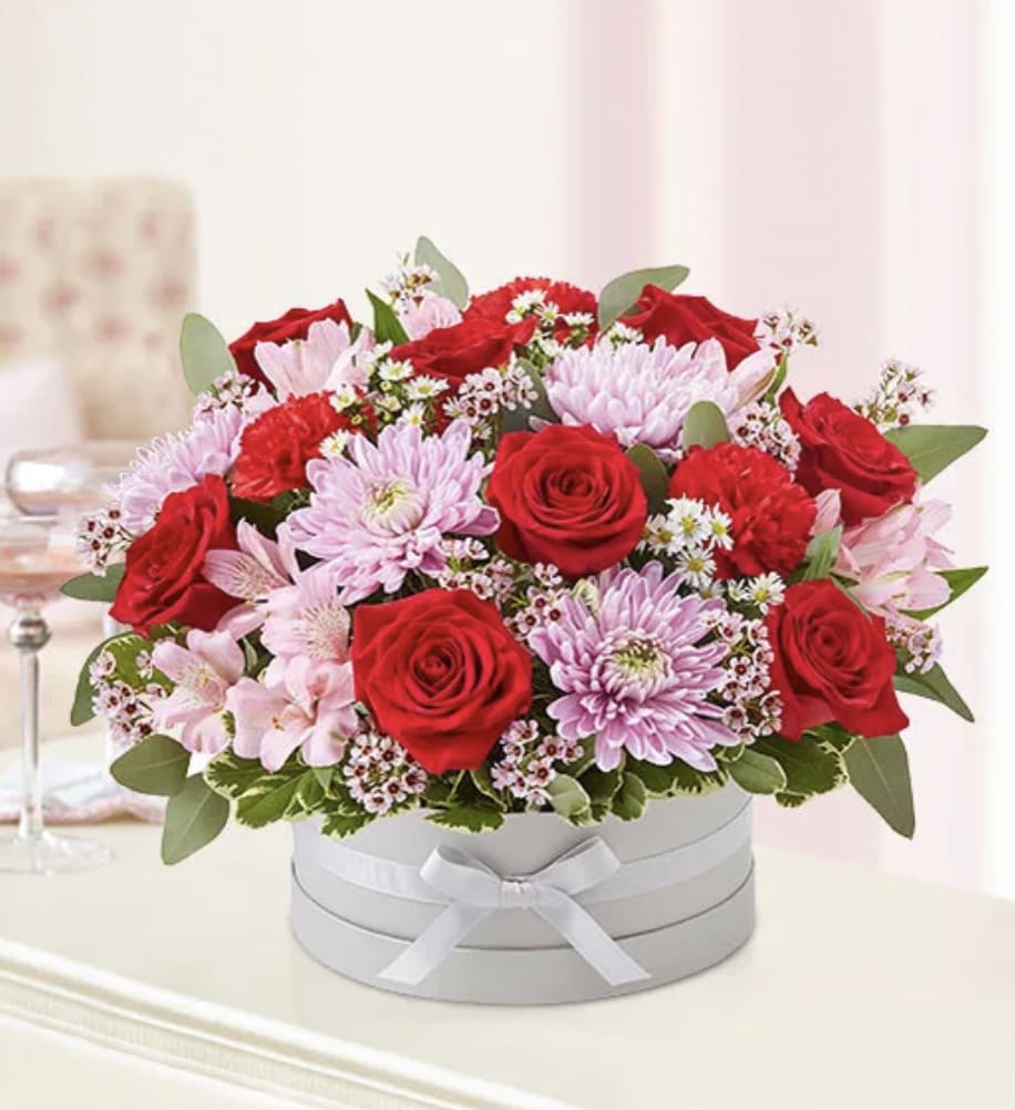 Sweet Love™ Bouquet Sweet Love™ Bouquet - EXCLUSIVE An exquisite gift with radiant, romantic style. Our gathering of red and pink blooms is arranged in our signature European hatbox: an elegant, new dove gray container finished with a matching ribbon. Its versatile design is perfect for displaying a variety of colors, adding a special touch to any occasion.