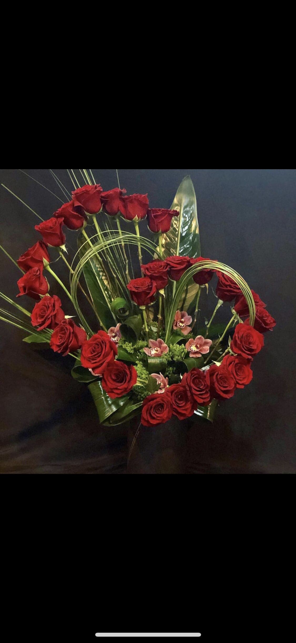 Roses with blooms of orchid - Forever love basket