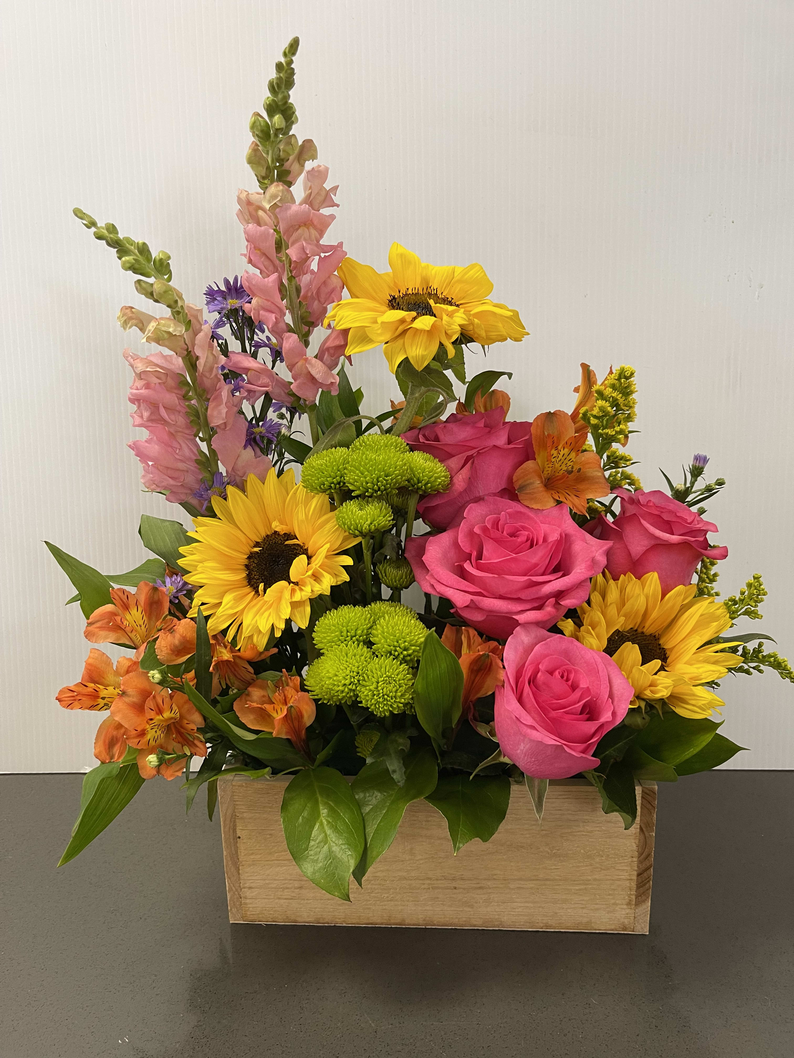 Moms Garden - Natural wood Flower Box with summery Flowers .