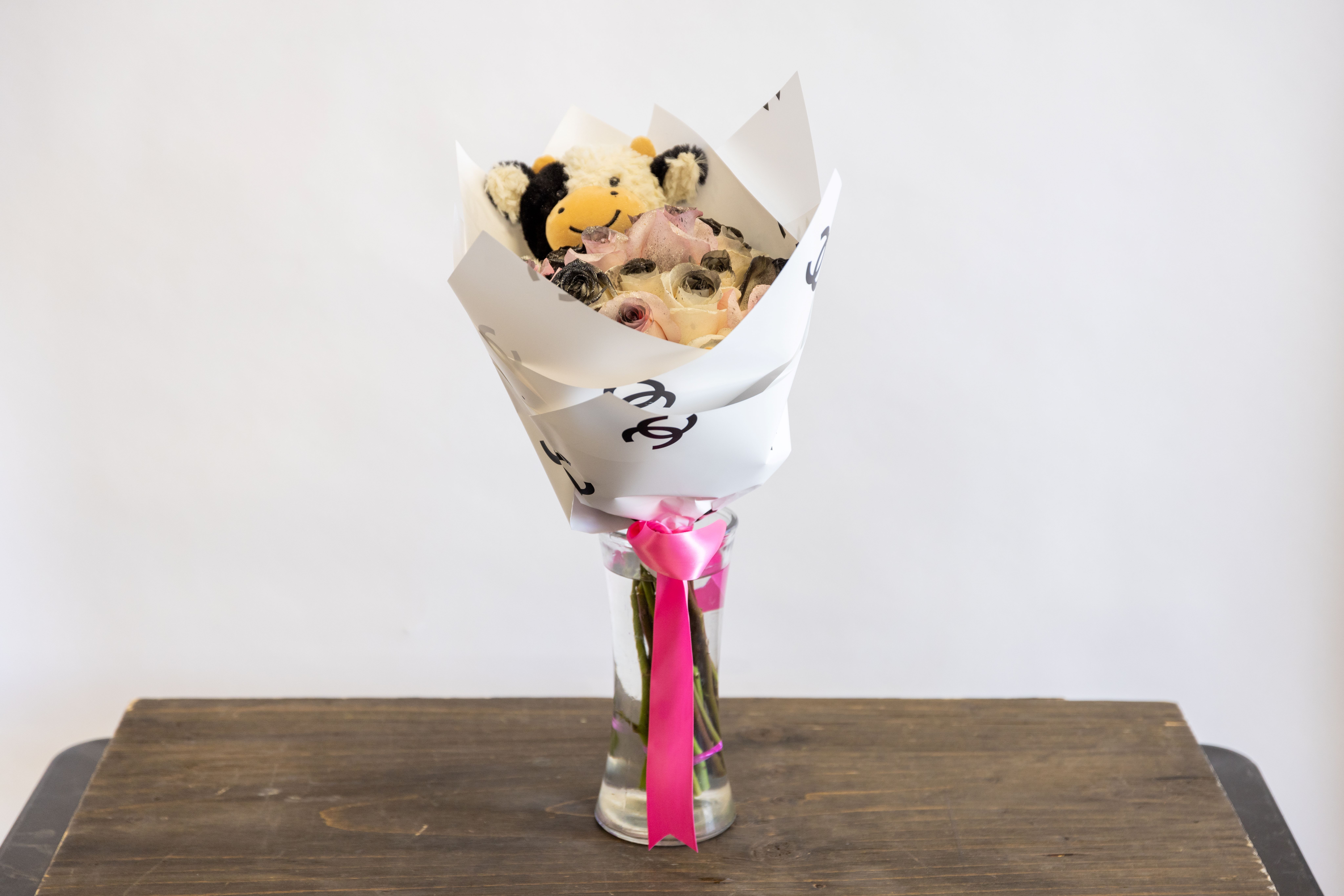 Cow Ramo - Two dozen roses with a cow plush.