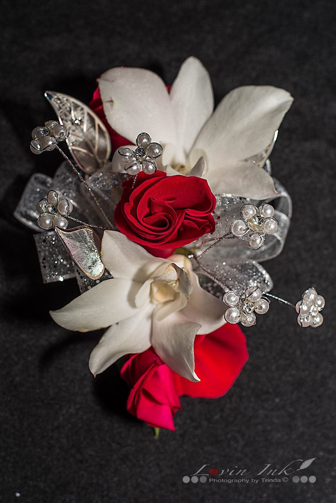 Red and white corsage top
