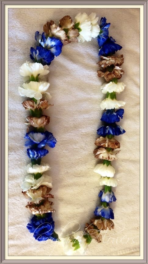 CF2050 - White, Blue, and Brown Carnation Leis Leis featuring alternating white, blue, and brown carnations.  (Carnations are dyed)