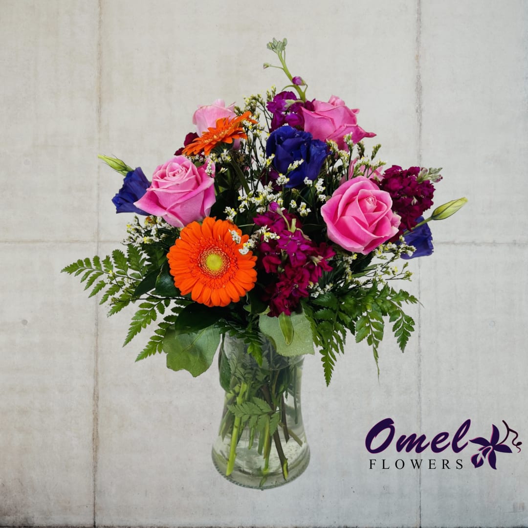 Fresh Blooms - Experience the Joy of Fresh Blooms Delivered to Your Door - Brighten up your day with our stunning selection of fresh blooms, all delivered straight to your door. Nothing compares to the beauty and fragrance of freshly cut flowers, and our expertly curated arrangements are sure to lift your spirits and warm your heart. Whether you're celebrating a special occasion or simply want to treat yourself, our fresh blooms are the perfect way to add a touch of beauty to your day. Order now and experience the joy of fresh blooms delivered to your door.
