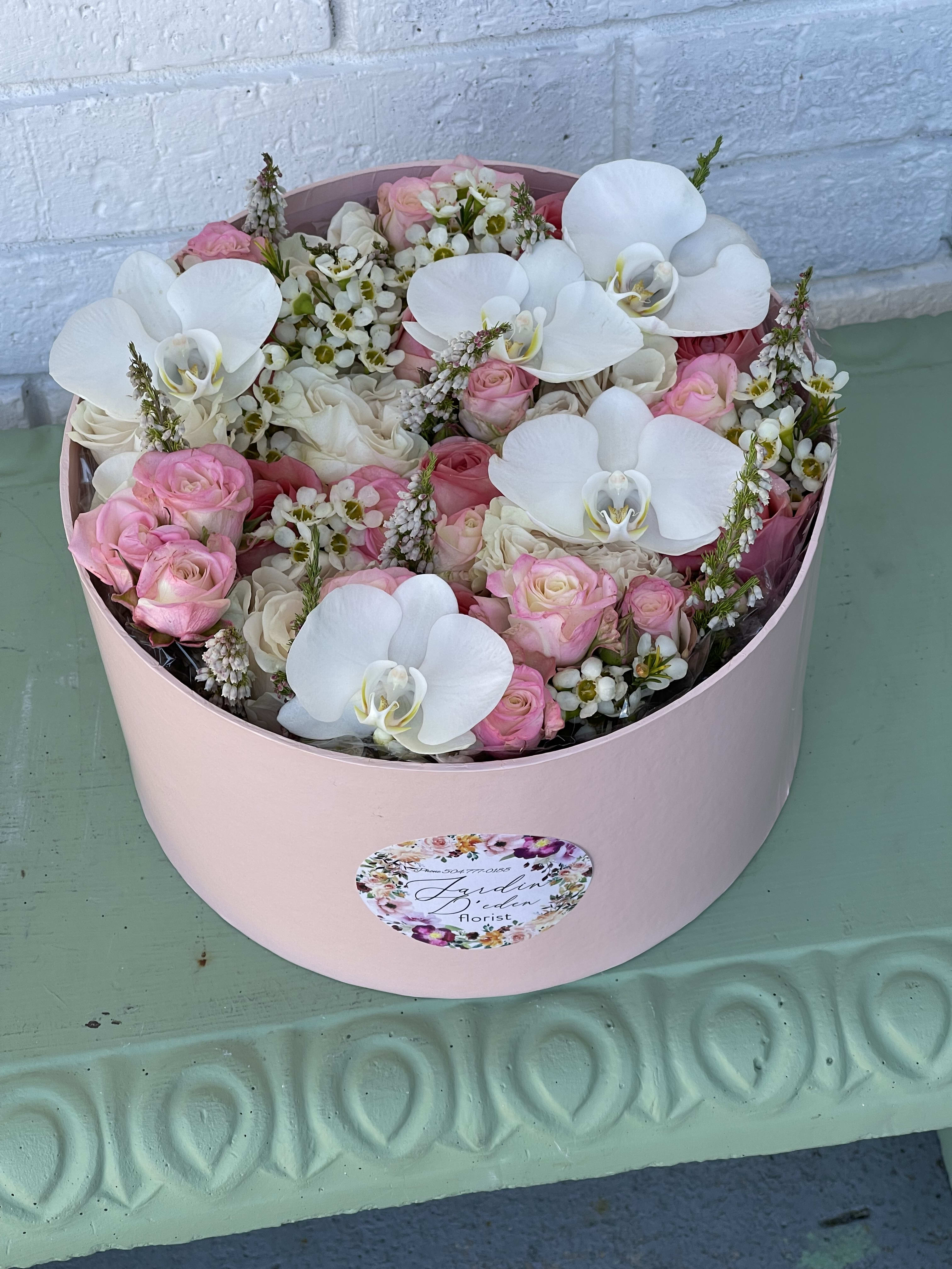 The princess secret box The princess secret box - a soft pink box filled with different tones of pink roses, orchids and wax flowers