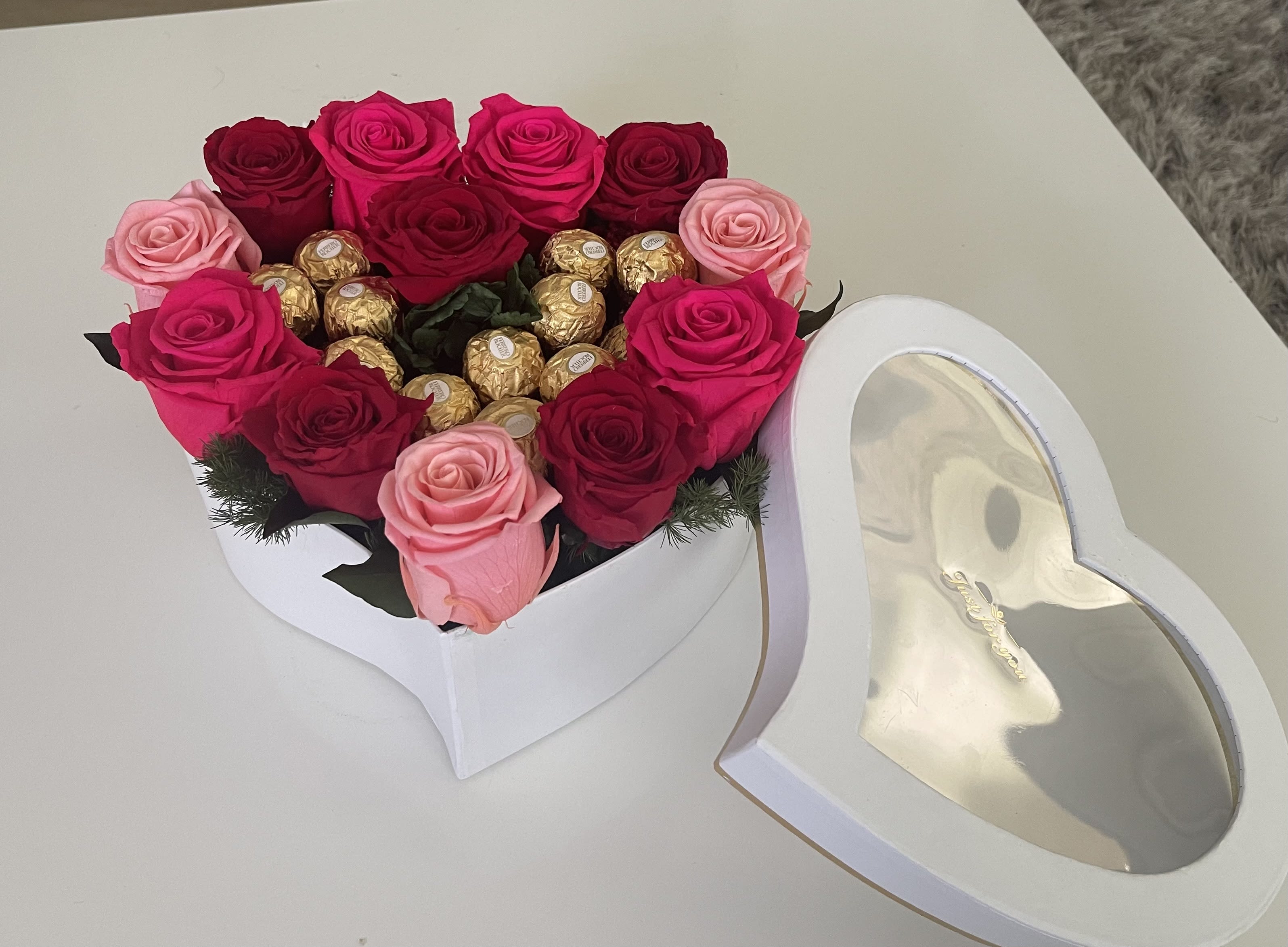 Acrylic Heart Rose Box - Pink